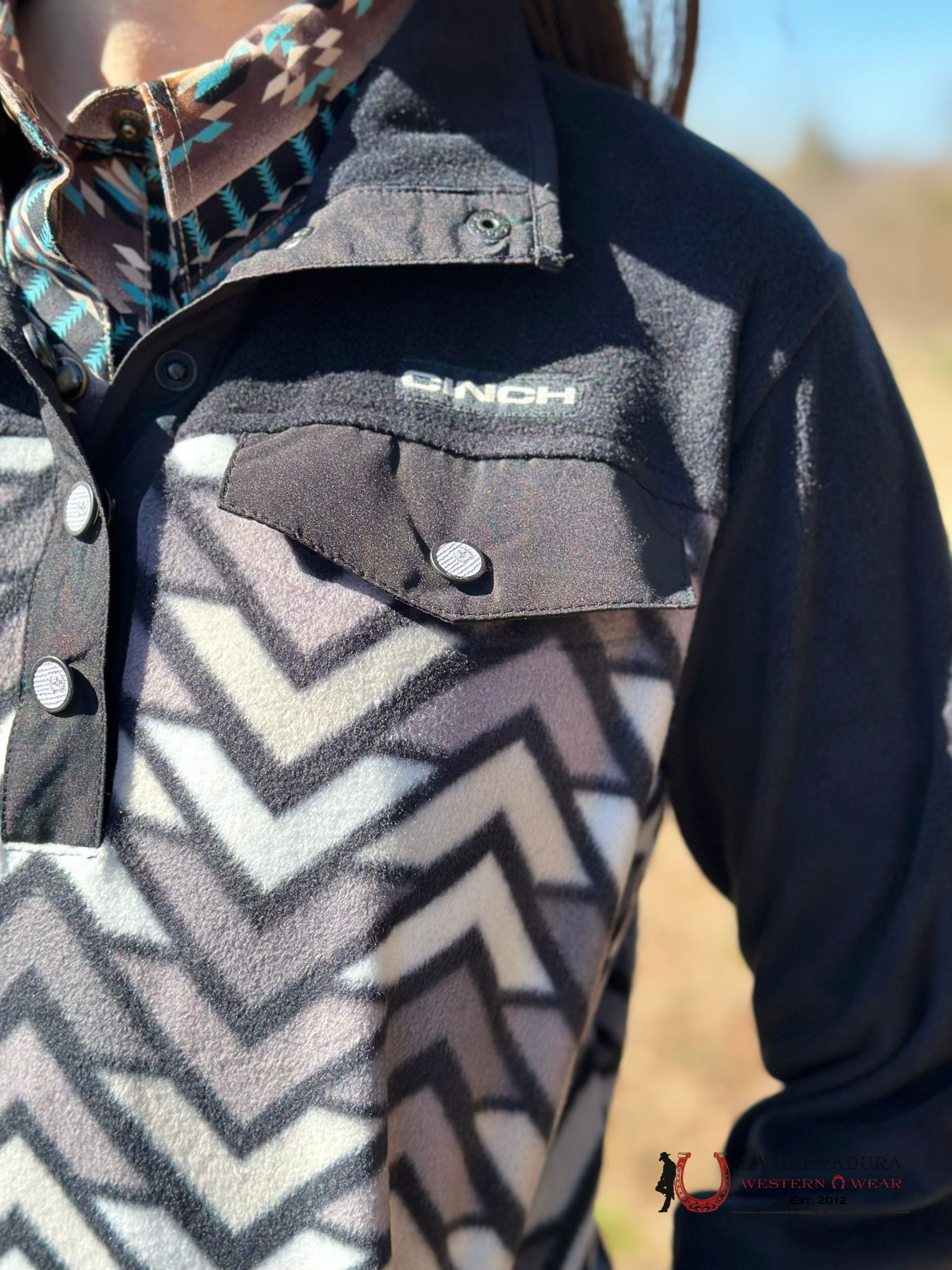 Cinch Womens Black & White Aztec Pattern Pullover Ropa Mujeres