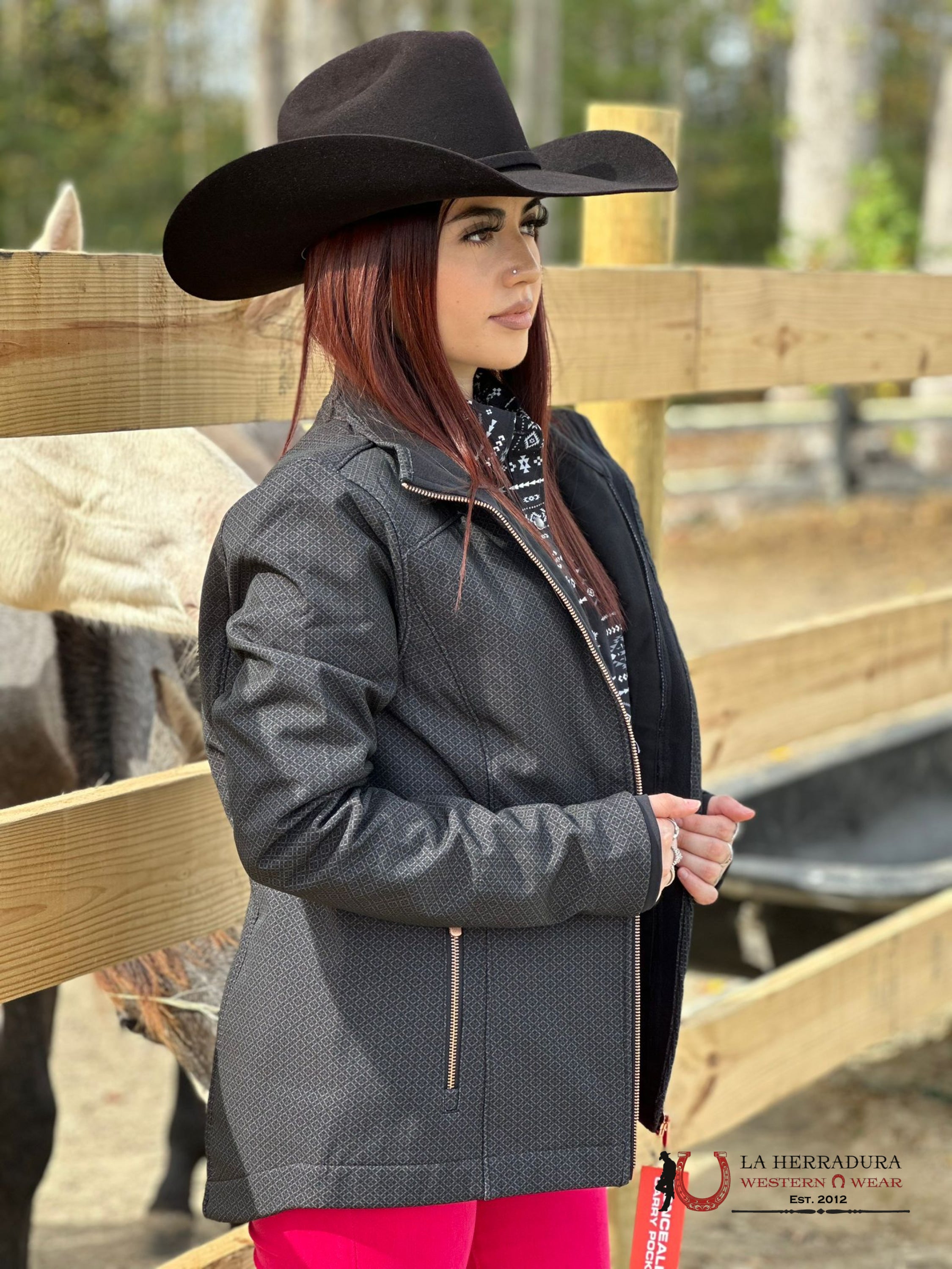 Cinch Womens Black W/Rose Gold Team Logo Softshell Jacket Ropa Mujeres