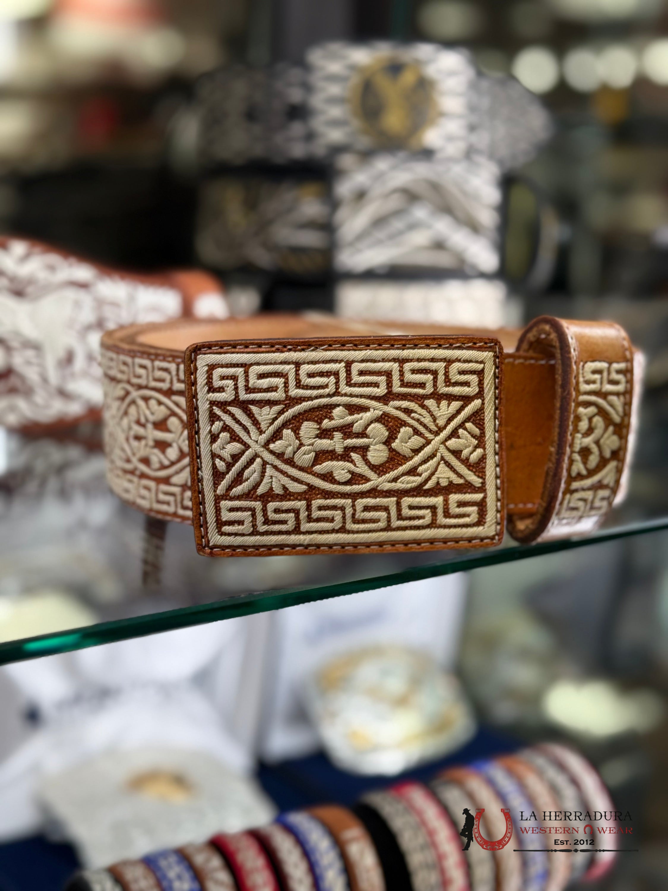 CINTO TEJIDO MARRÓN Y BLANGO CON DISEÑO CINTURONES HOMBRES