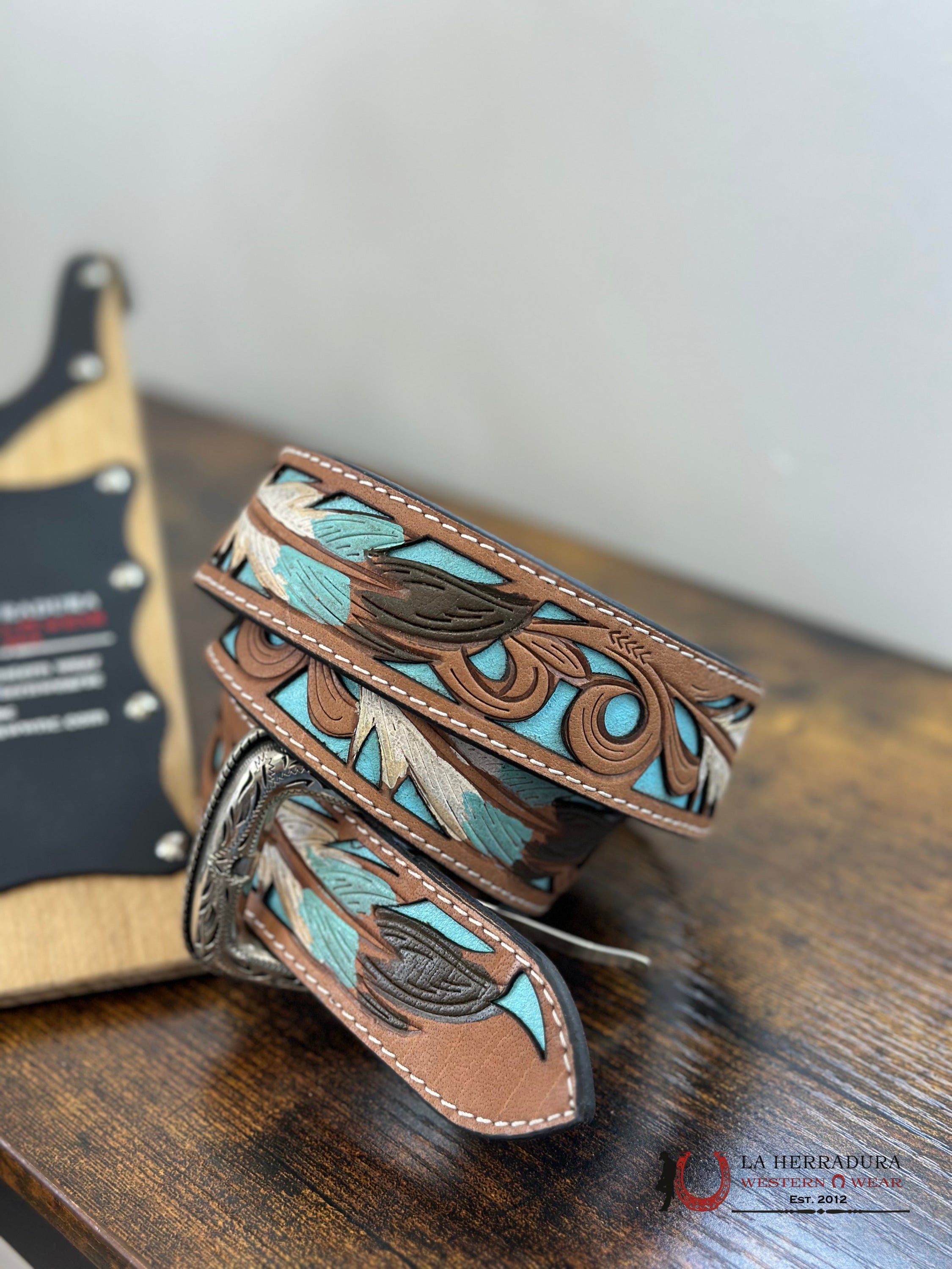 Cinturon Nocona Belt Co. Para Hombre Pluma Cincelada Café Claro/Azul Cinturones Hombres