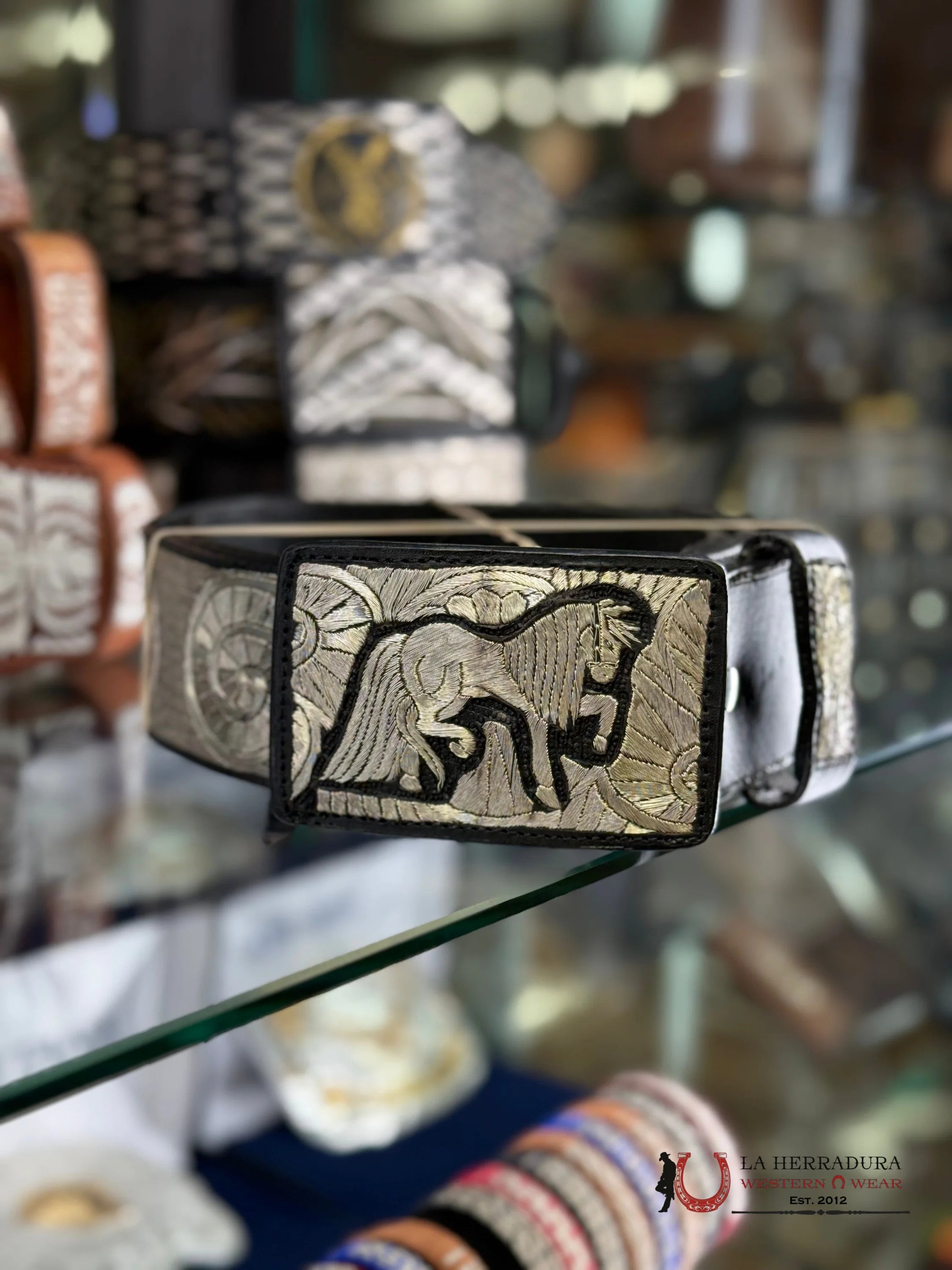 CITNO DE PLATA CABALLO FLORAL CINTURONES HOMBRES