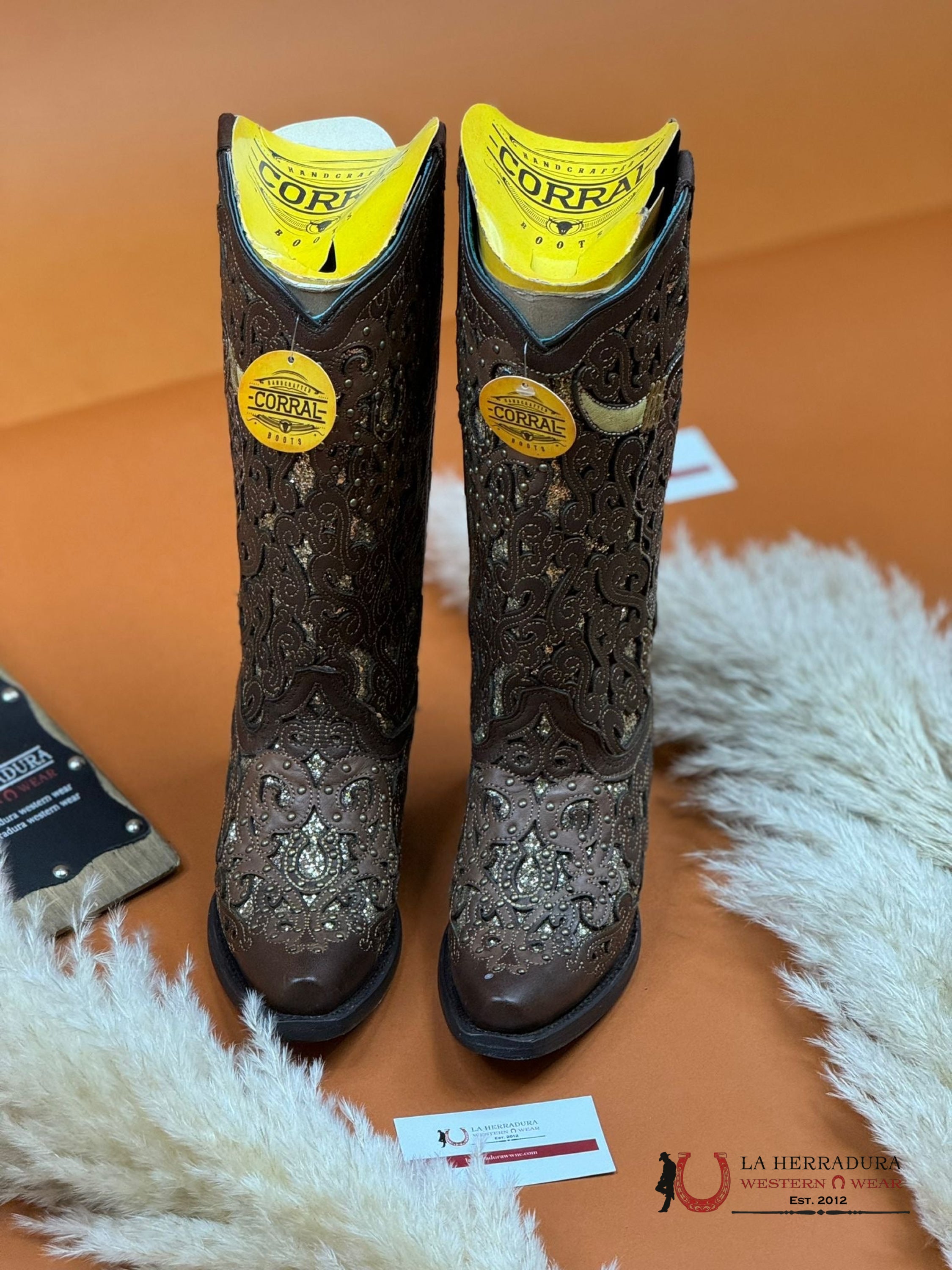 Corral Brown Glitter Inlay Bull Skull Embroidered Point Toe Boot A4407 Botas Mujeres