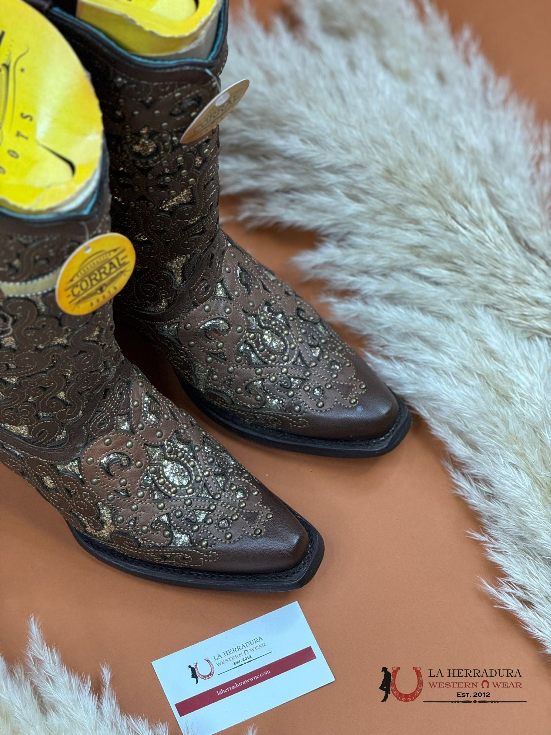 Corral Brown Glitter Inlay Bull Skull Embroidered Point Toe Boot A4407 Botas Mujeres