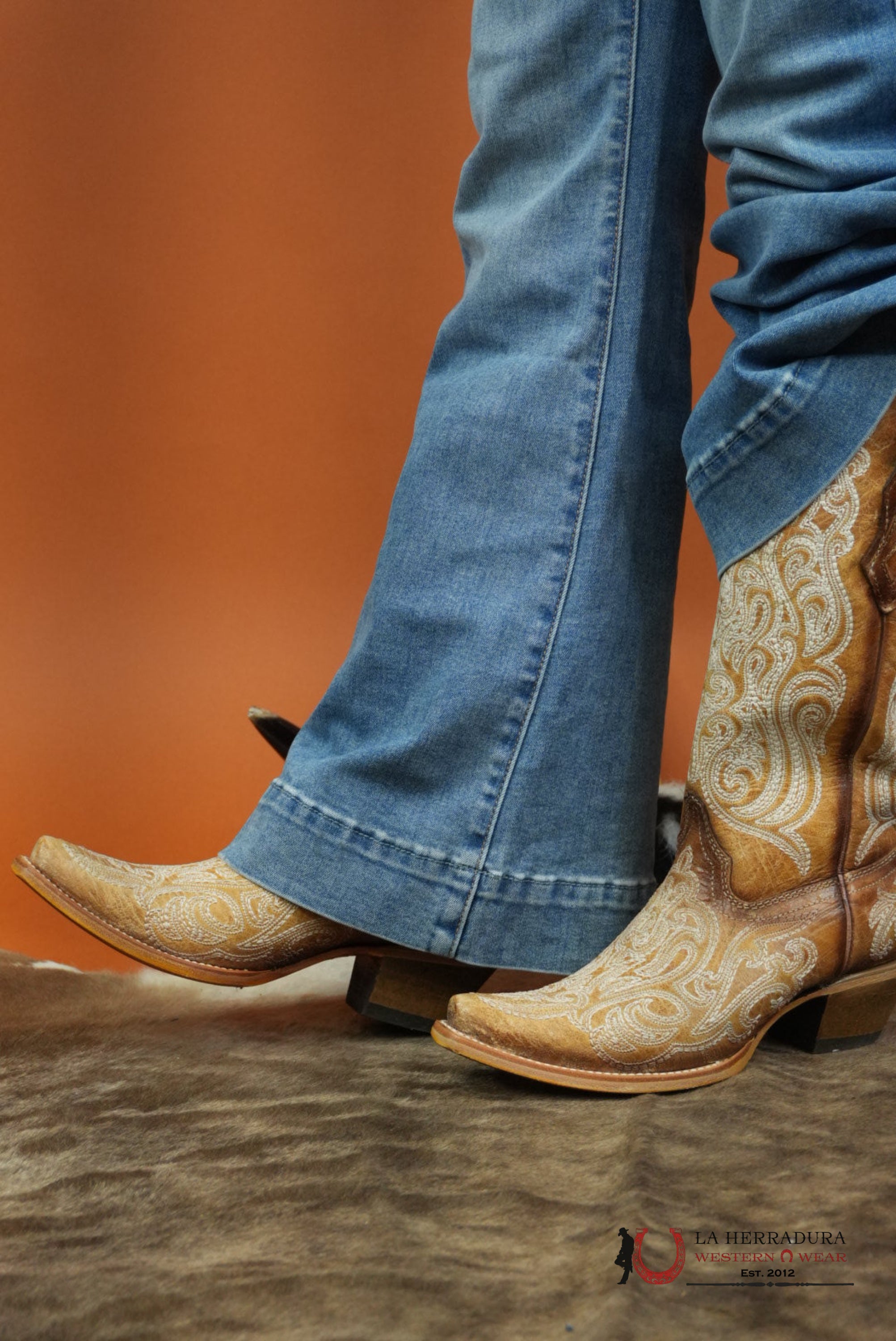 WOMENS CORRAL CRACKLED STRAW BLUE LIMINISCENT EMBROIDERY C4144 BOTAS MUJERES