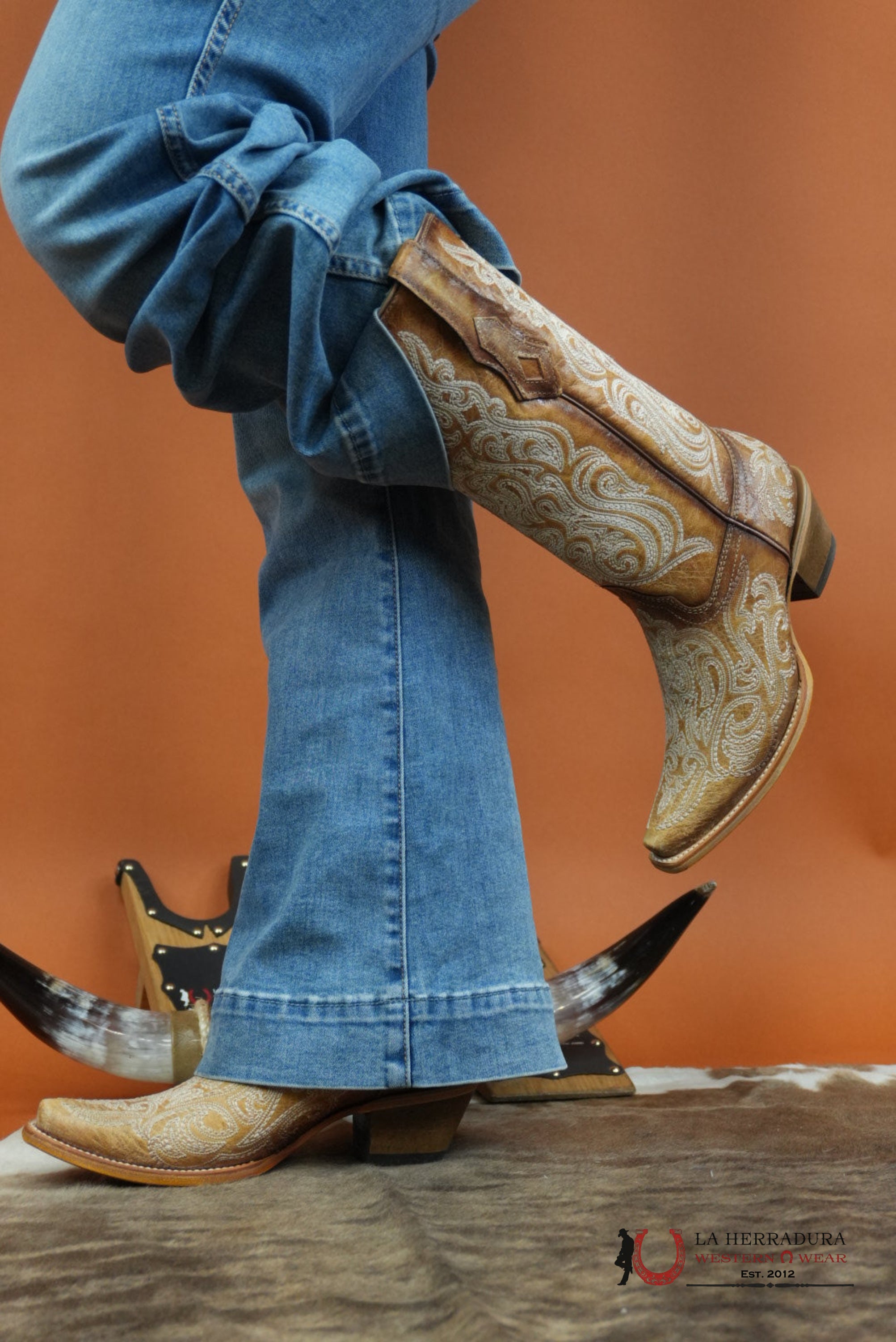 WOMENS CORRAL CRACKLED STRAW BLUE LIMINISCENT EMBROIDERY C4144 BOTAS MUJERES