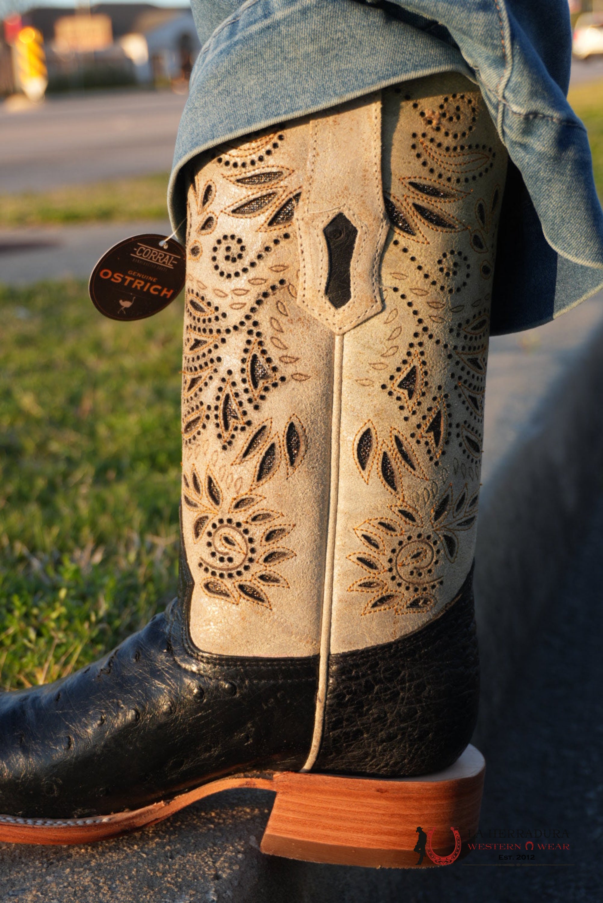 CORRAL WOMEN BLACK BONE OSTRICH EMBROIDERY & GLITTER BOOT BOTAS MUJERES