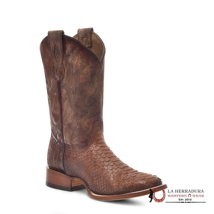 BOTA DE PUNTA CUADRADA ANCHA CON BORDADO DE PITÓN COLOR ARENA DE HOMBRE CORRAL B5024