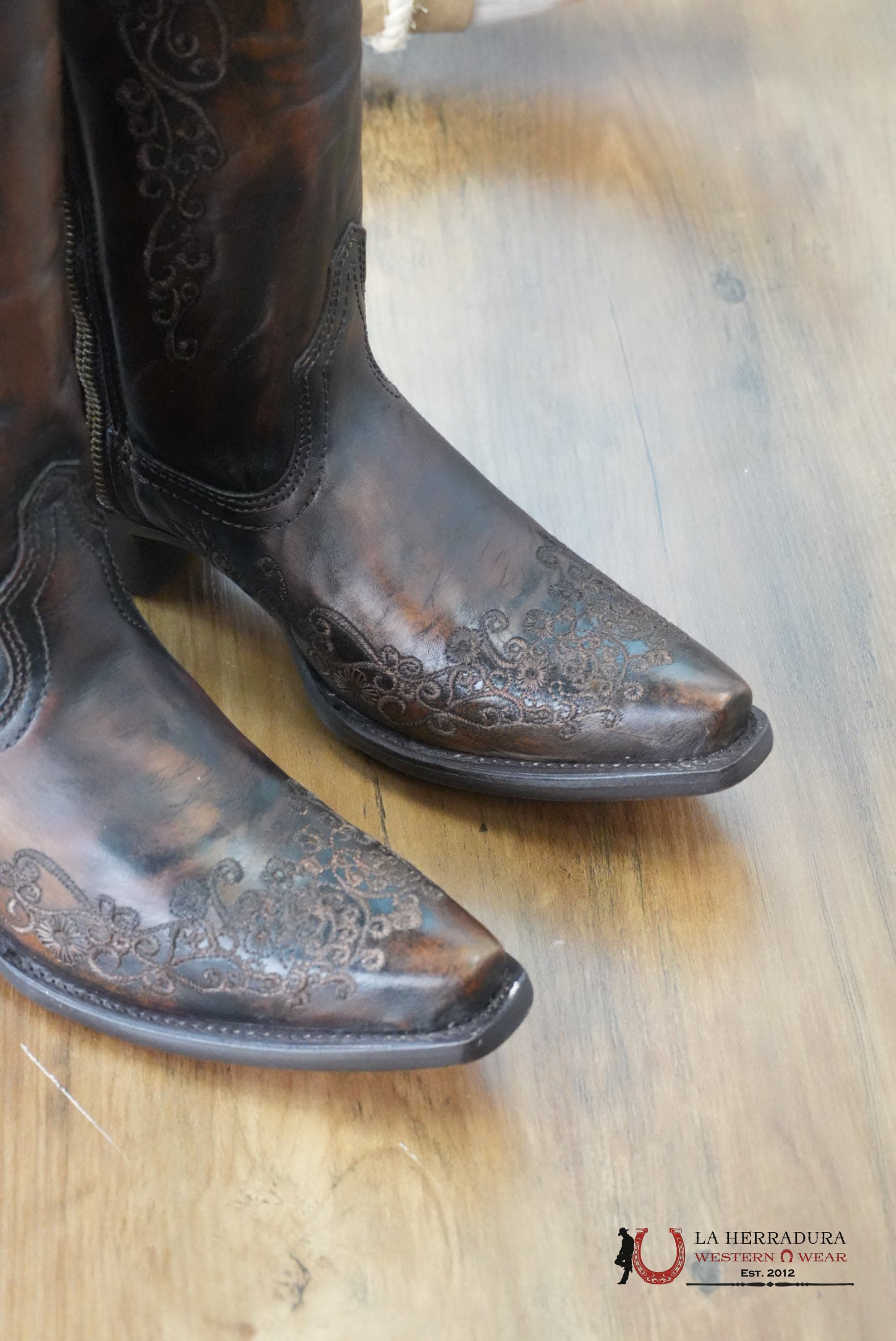 WOMENS CORRAL TALL BOOT BLACK/HONEY FLORAL EMB. BOTAS MUJERES