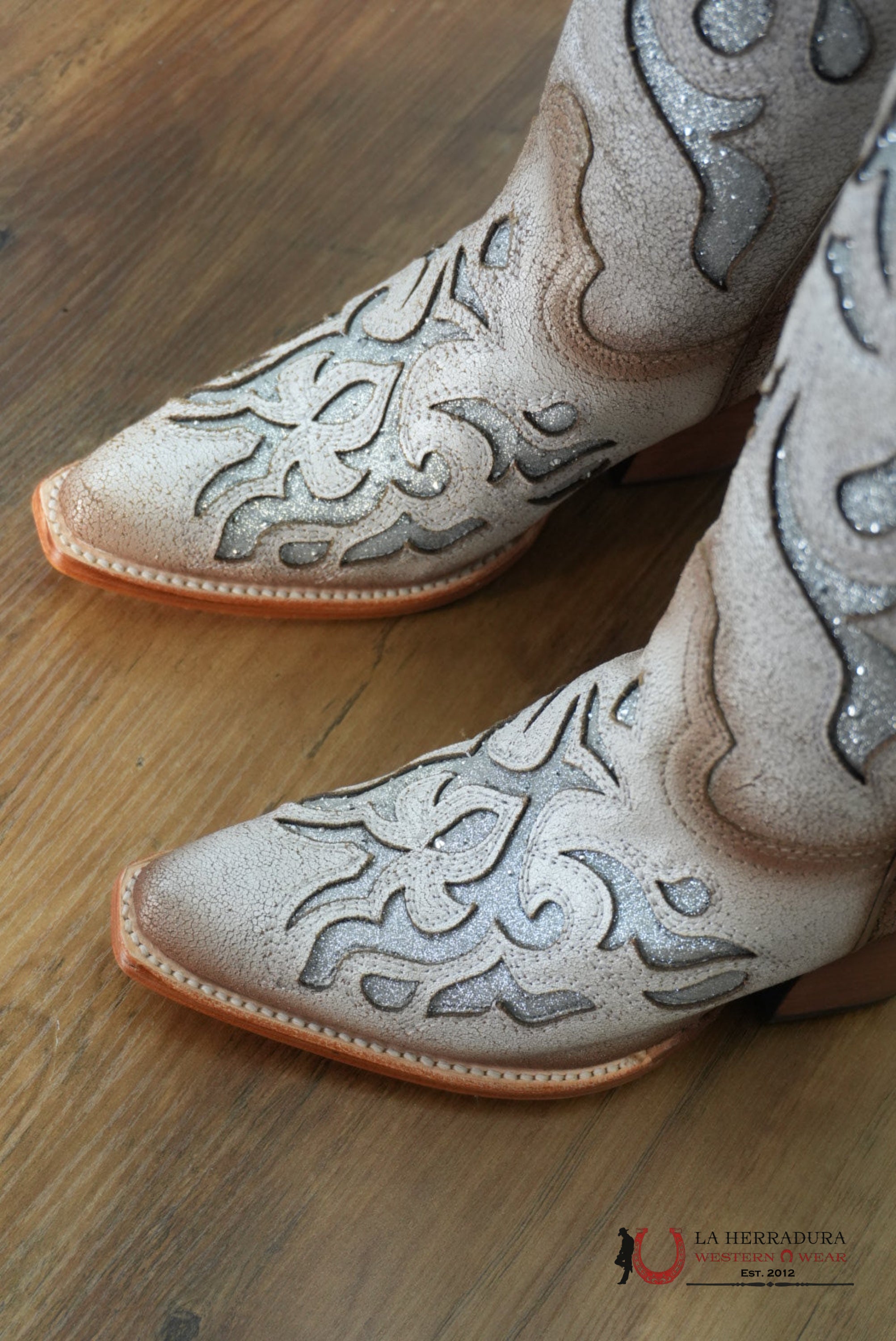 WOMENS CORRAL TALL BOOT WHITE EMB. GILTTER/CRYSTAL INLAY POINTED TOE BOTAS MUJERES
