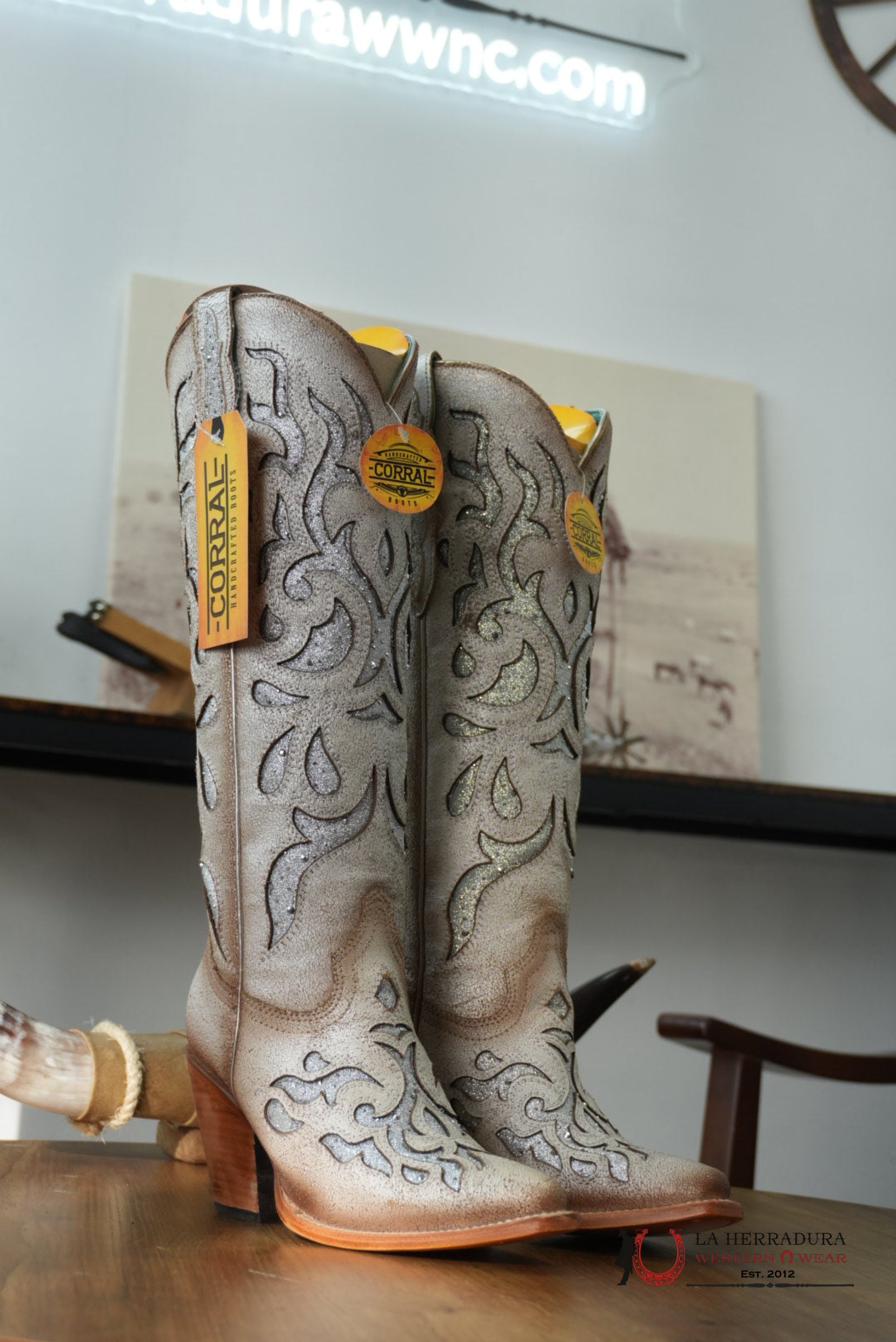WOMENS CORRAL TALL BOOT WHITE EMB. GILTTER/CRYSTAL INLAY POINTED TOE BOTAS MUJERES