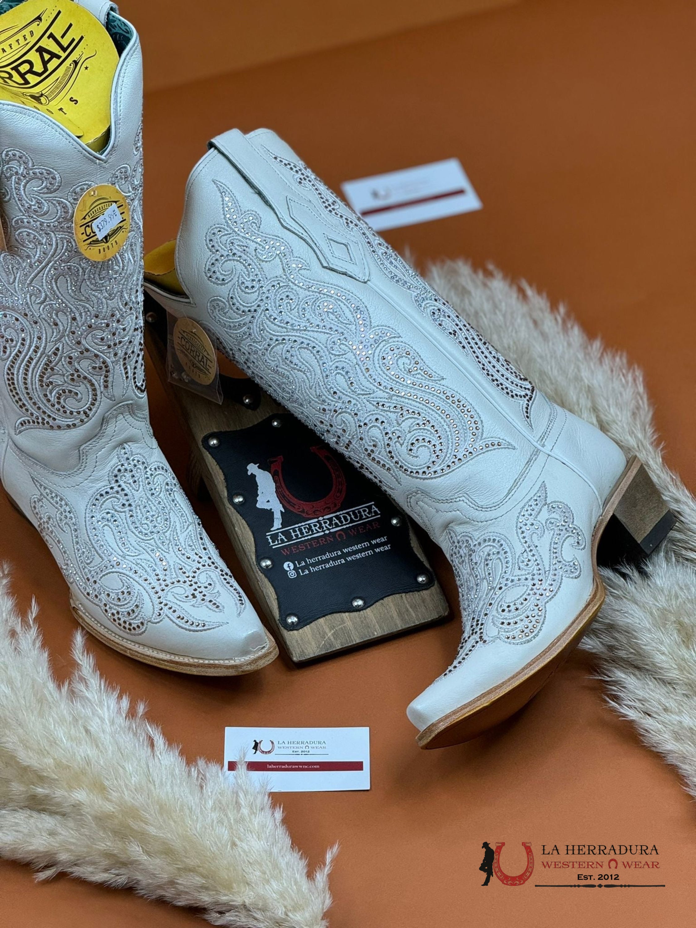 Corral White Embroidery & Crystals Point Toe Boot C4103 Botas Mujeres