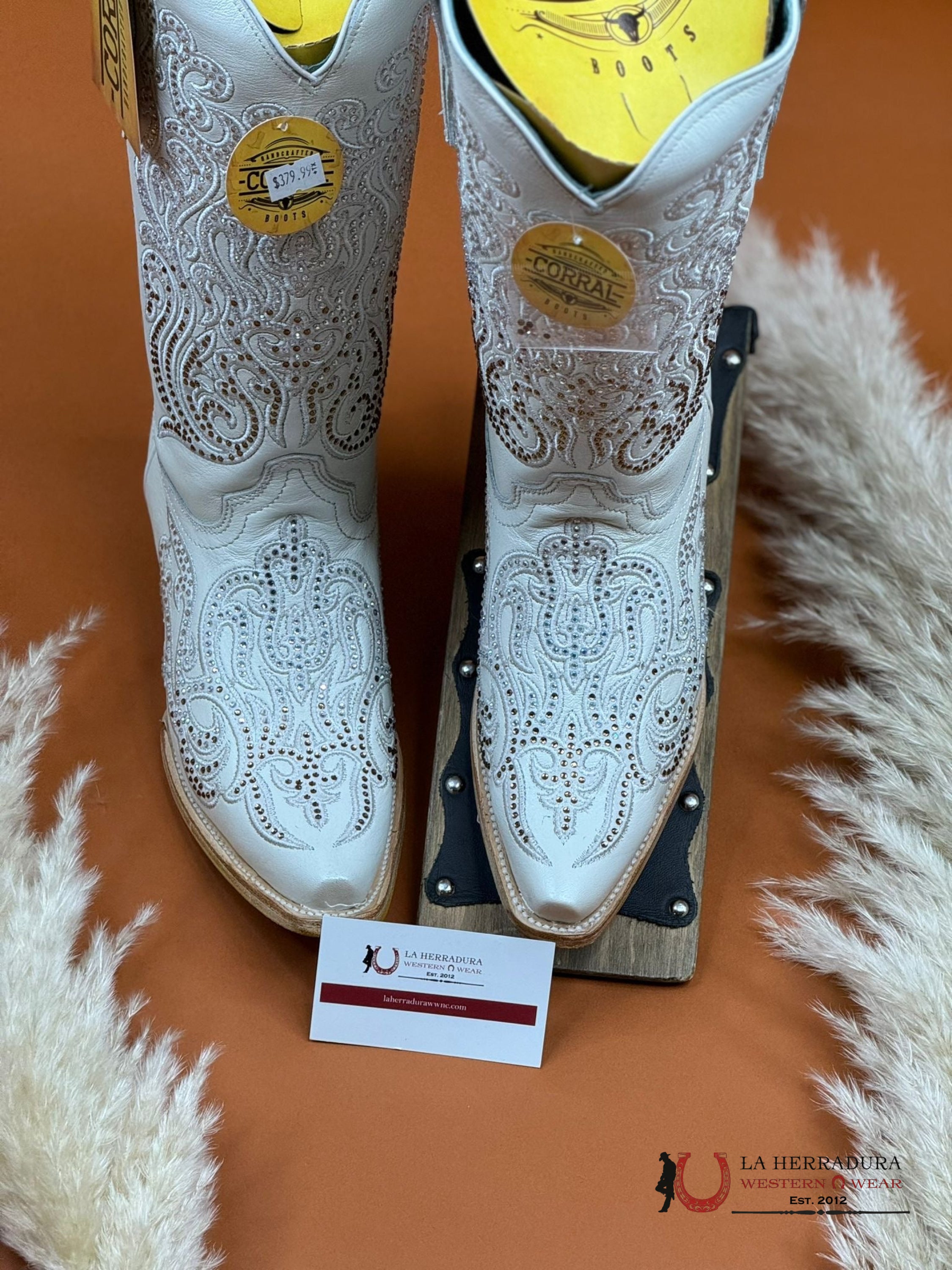 Corral White Embroidery & Crystals Point Toe Boot C4103 Botas Mujeres