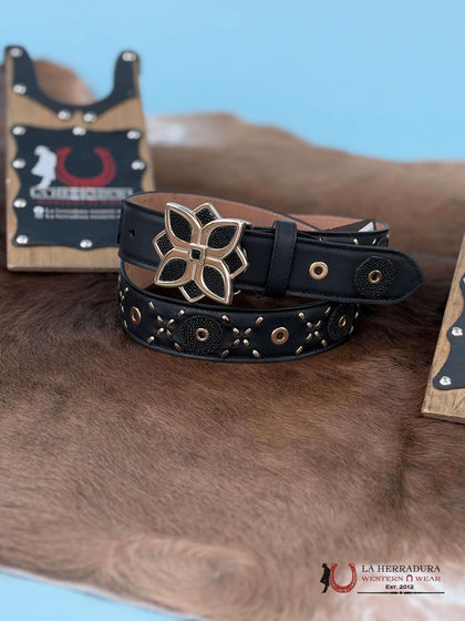 CUADRA CINTURÓN DE MANTARRAYA NEGRO CON TACHUELAS Y TEJIDO BC250