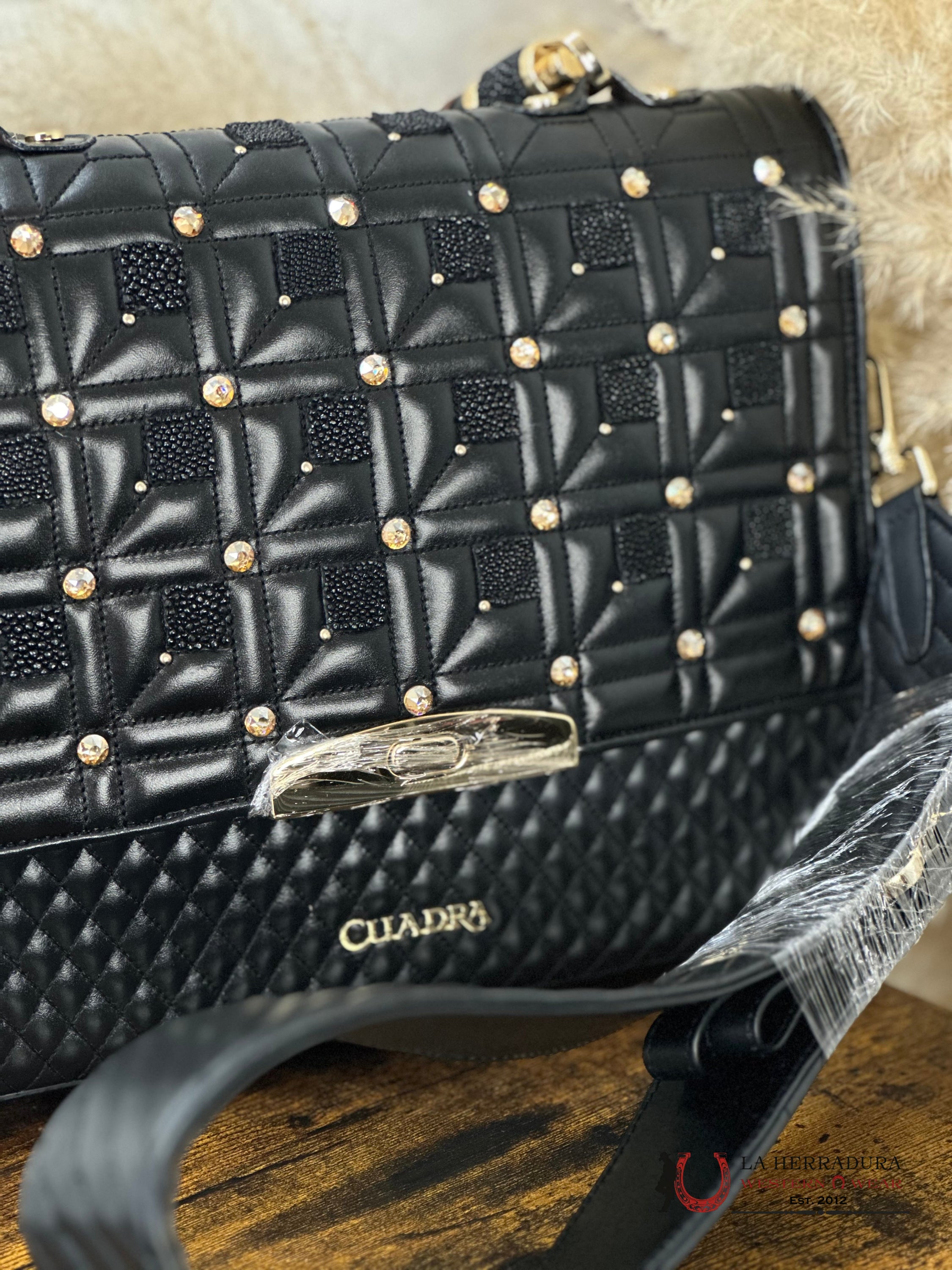 Cuadra Black Stingray Embroidery Handbag Ropa Mujeres