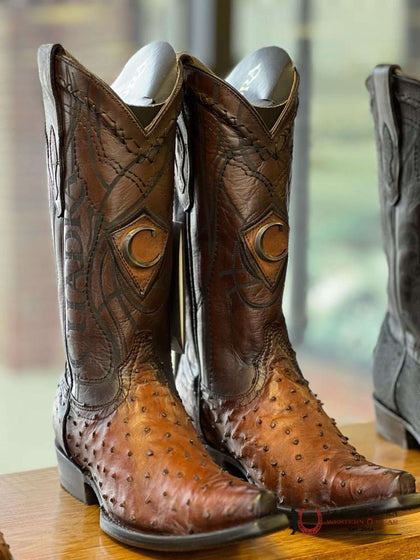 BOTAS CUADRA CU839 AVESTRUZ MORONI CASTAÑO LÁSER Y TEJIDO PUNTA AFIlADA 2B10A1