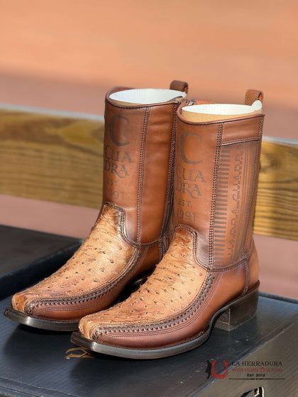 BOTA CORTA CUADRA CU850 AVESTRUZ LUGANO CAFÉ TEJIDO PUNTA CUADRADA ANGOSTA
