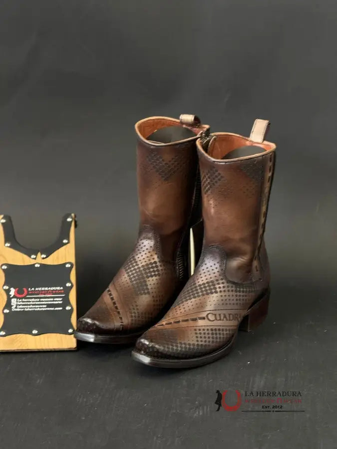 Cuadra Short Boot Res Crust Tornado Twister Brown Laser & Woven Zipper Narrow Square Toe Botas