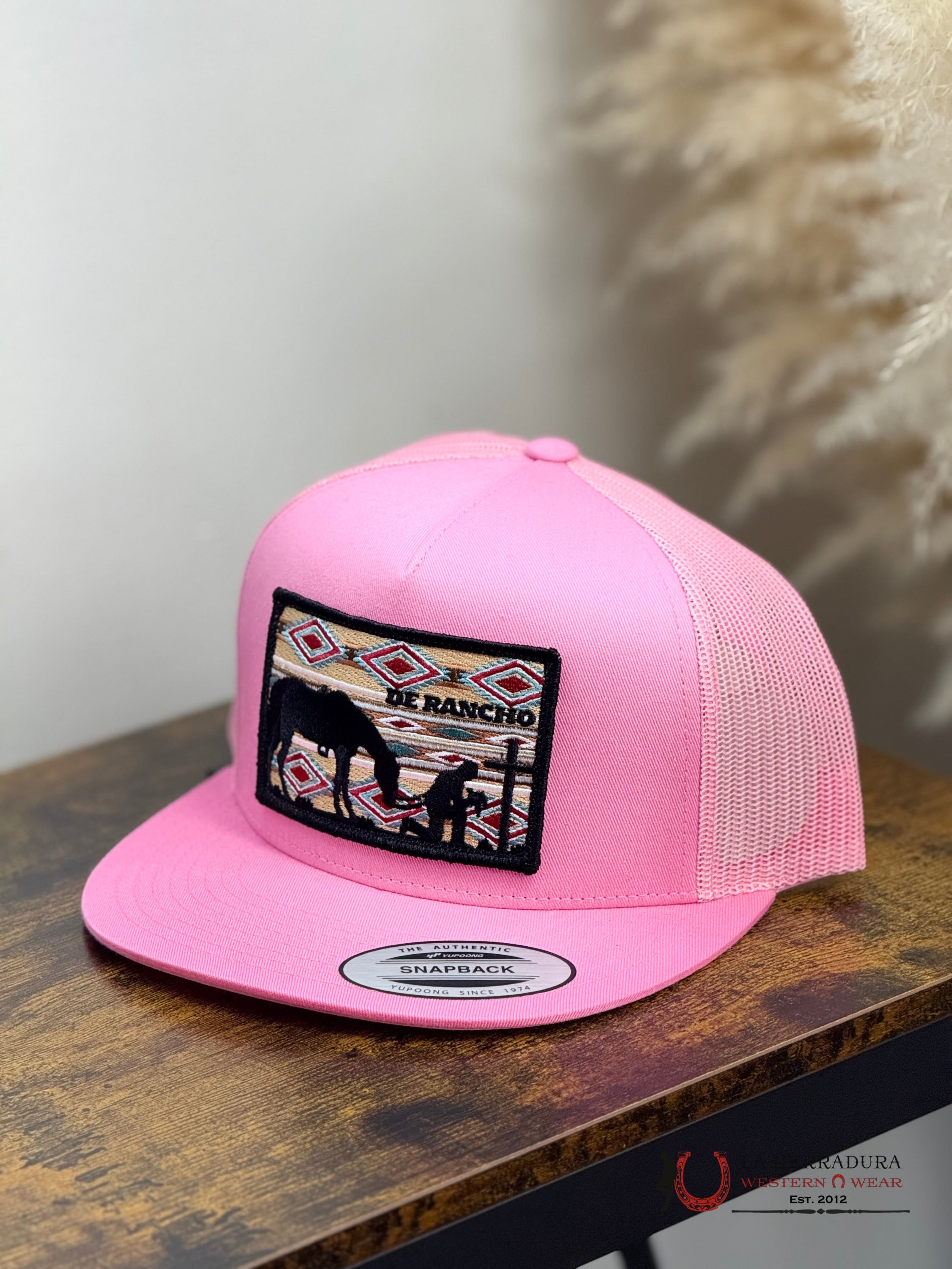 DE RANCHO WHITE Style 2010 Rosa con negro HAT CAPS MENS GORRAS HOMBRES