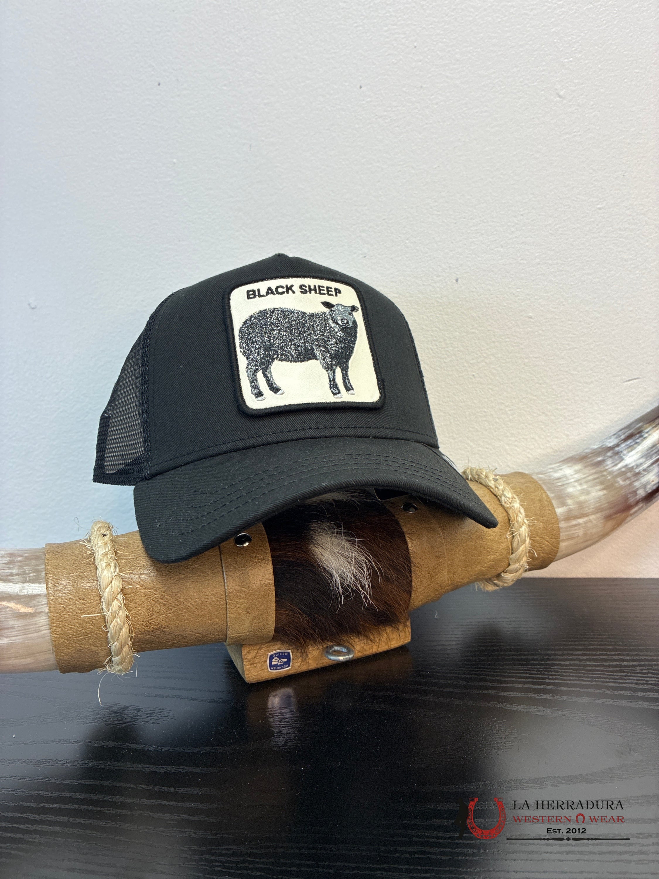 EXOTIC ANIMAL Style THE BLACK SHEEP COW CAP