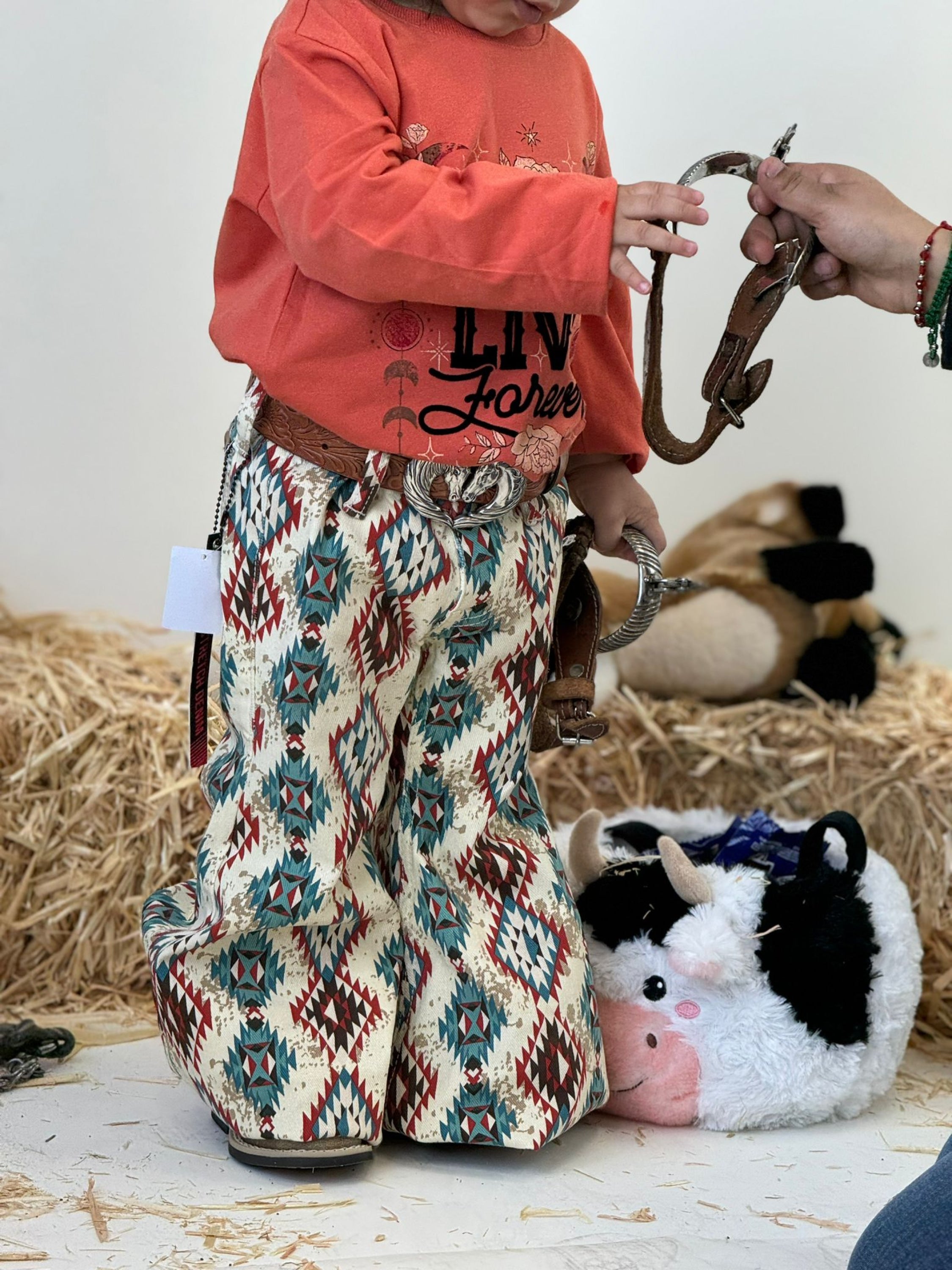 Girls Rock & Roll Natural Cowhide Aztec Bell Bottom Niños