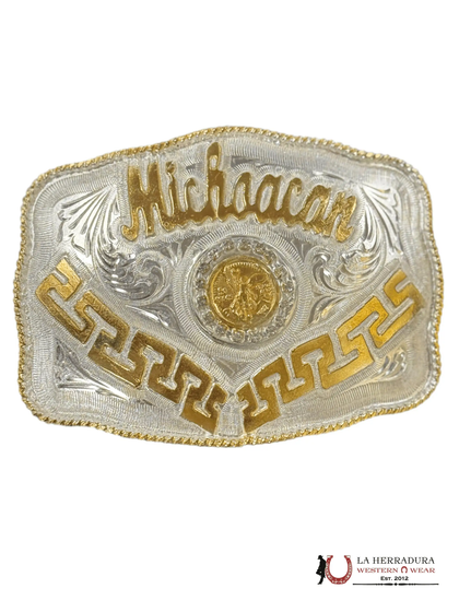 HEBILLA CUADRADA DORADA CON DISEÑO AZTECA DE MICHOACÁN