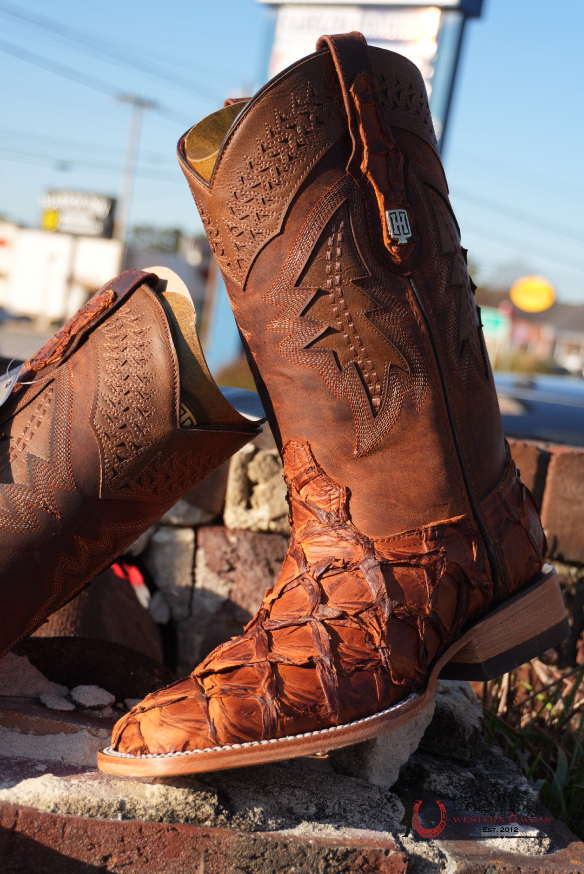 Hometown Pescado Pecan Square Toe Boots BOTAS HOMBRES