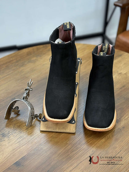 HOMETOWN NOBUCK BLACK SHORT BOOT SQ. TOEj