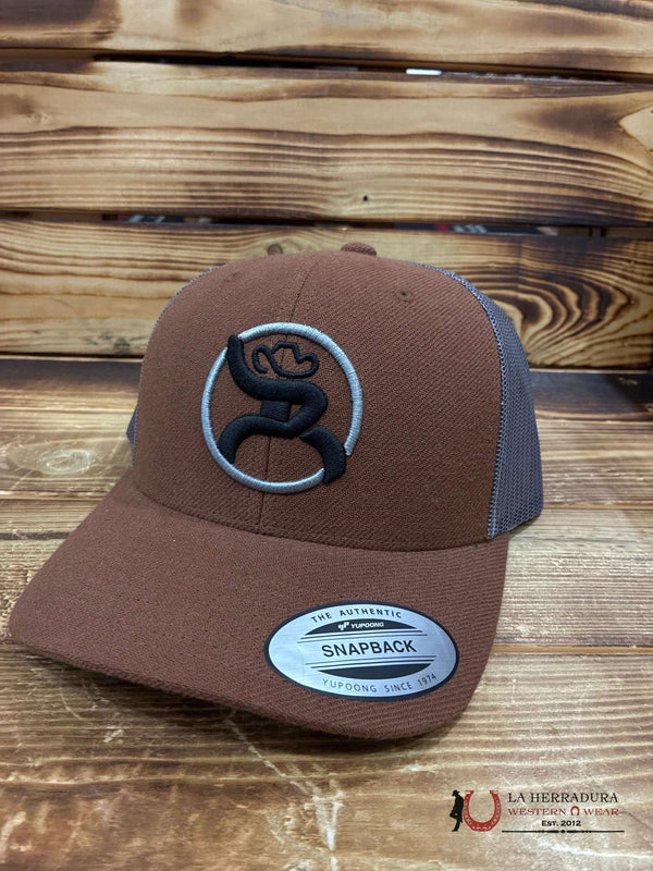 GORRA HOOEY MARRÓN/GRIS