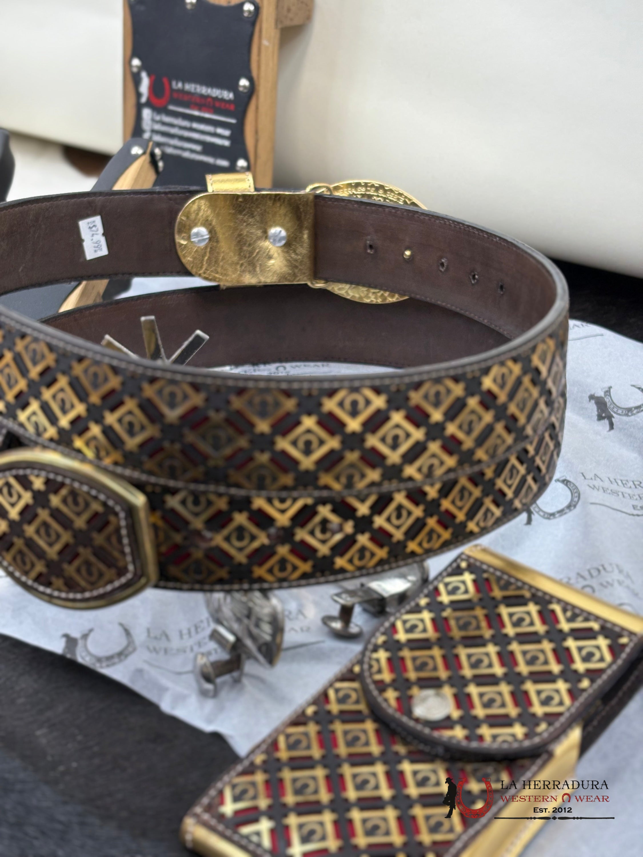 La Herradura 2 Inc Belt Gold With Red/Negro Cinturones Hombres