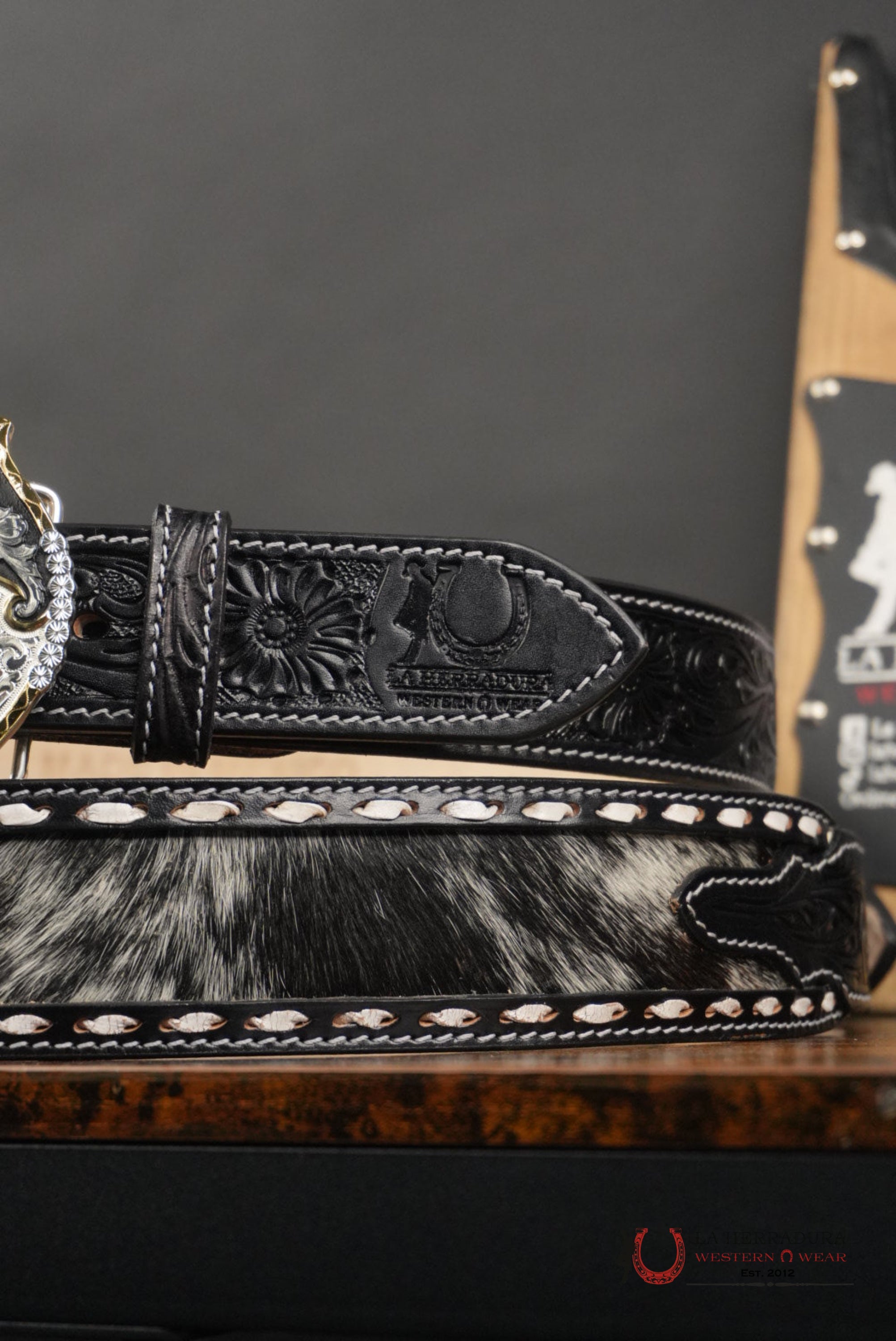 LA HERRADURA BLACK COWHIDE HANDTOOLED NEW DESIGN BELT CINTURONES HOMBRES