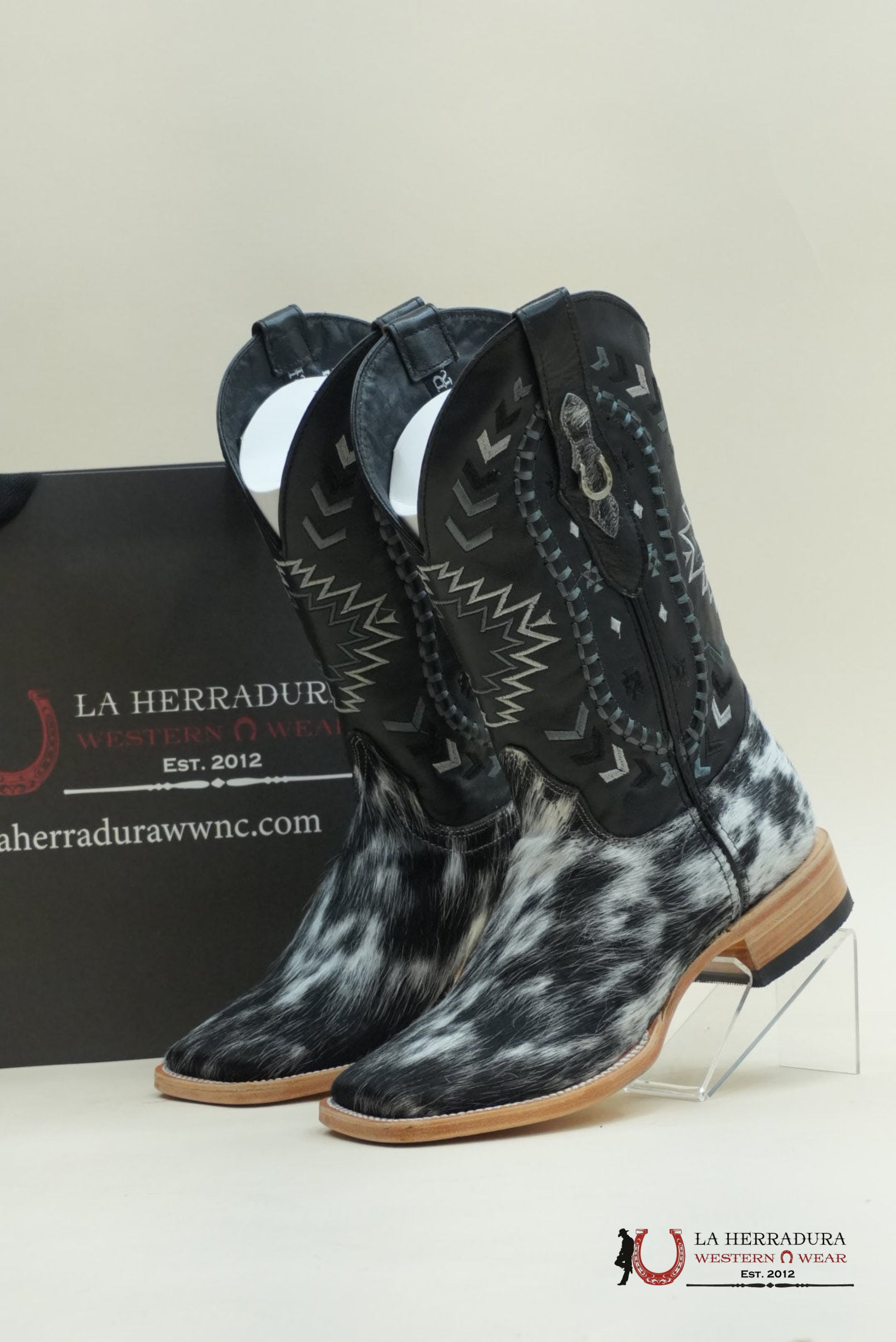 LA HERRADURA EXOTIC COWHIDE BLACK & WHITE CHEROKEE STITCHING SQ. TOE -