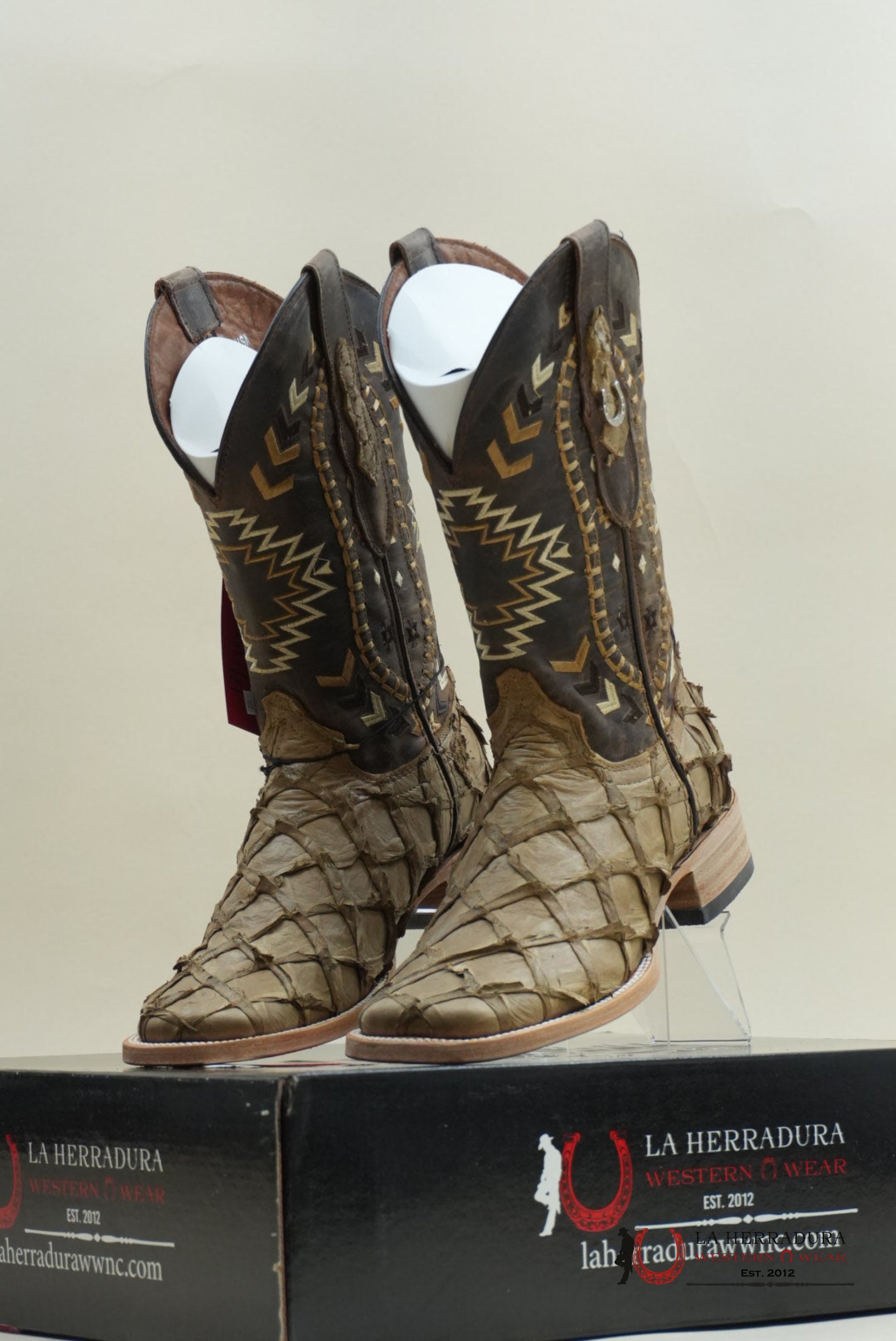 LA HERRADURA PESCADO CAMEL OF CHEROKEE MIEL BOOT BOTAS HOMBRES