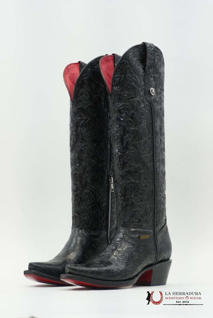 BOTA ALTA PARA MUJER LA HERRADURA NANCY HD CINCELADA NEGRA PUNTA SNIP SUELA ROJA