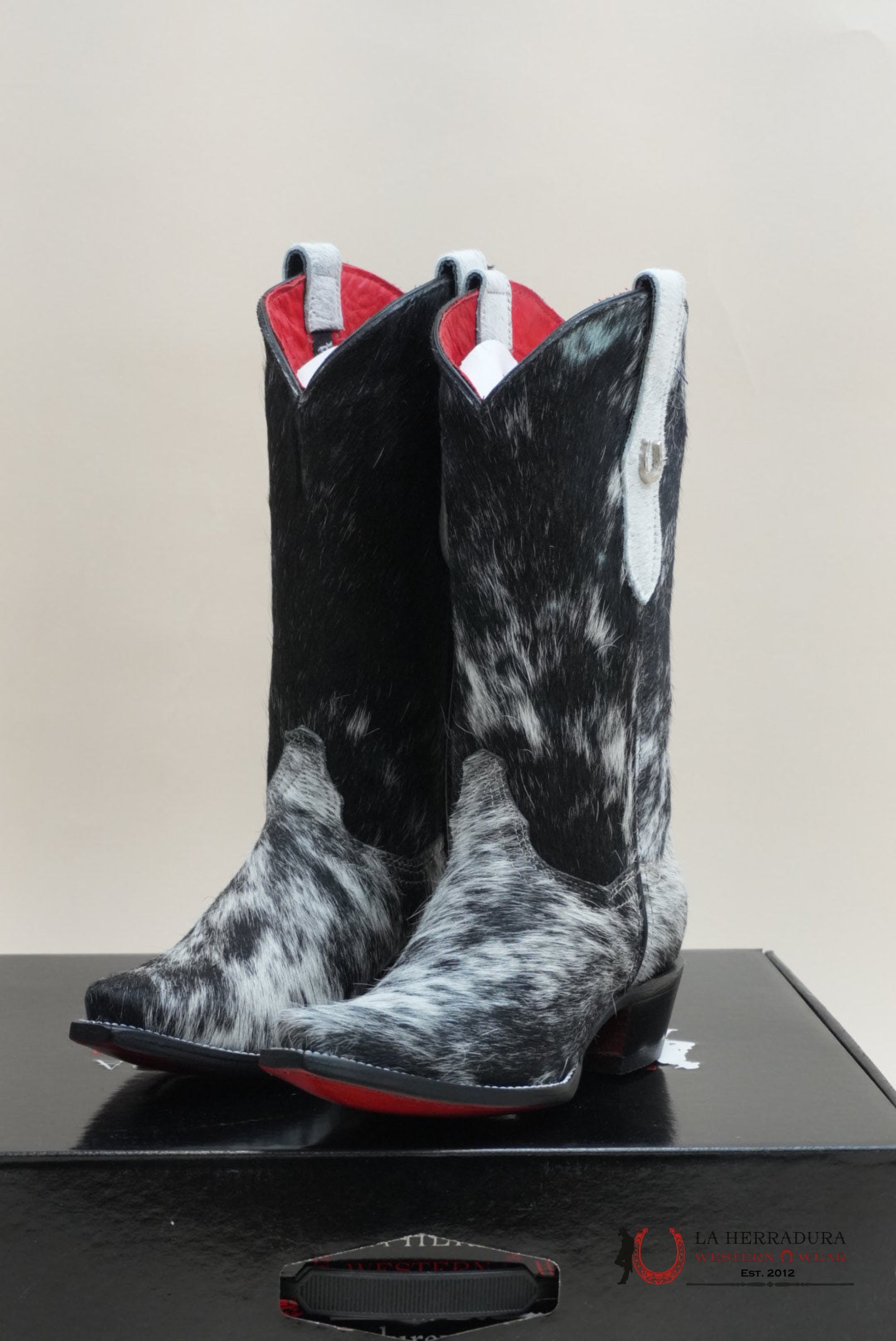 LA HERRADURA WOMEN PELO DE VACA BLANCO/NEGRO RED BOTTOM CHEROKEE NEGRO BOOT POINT TOE EVERY PAIR IS UNIQUE BOTAS MUJERES