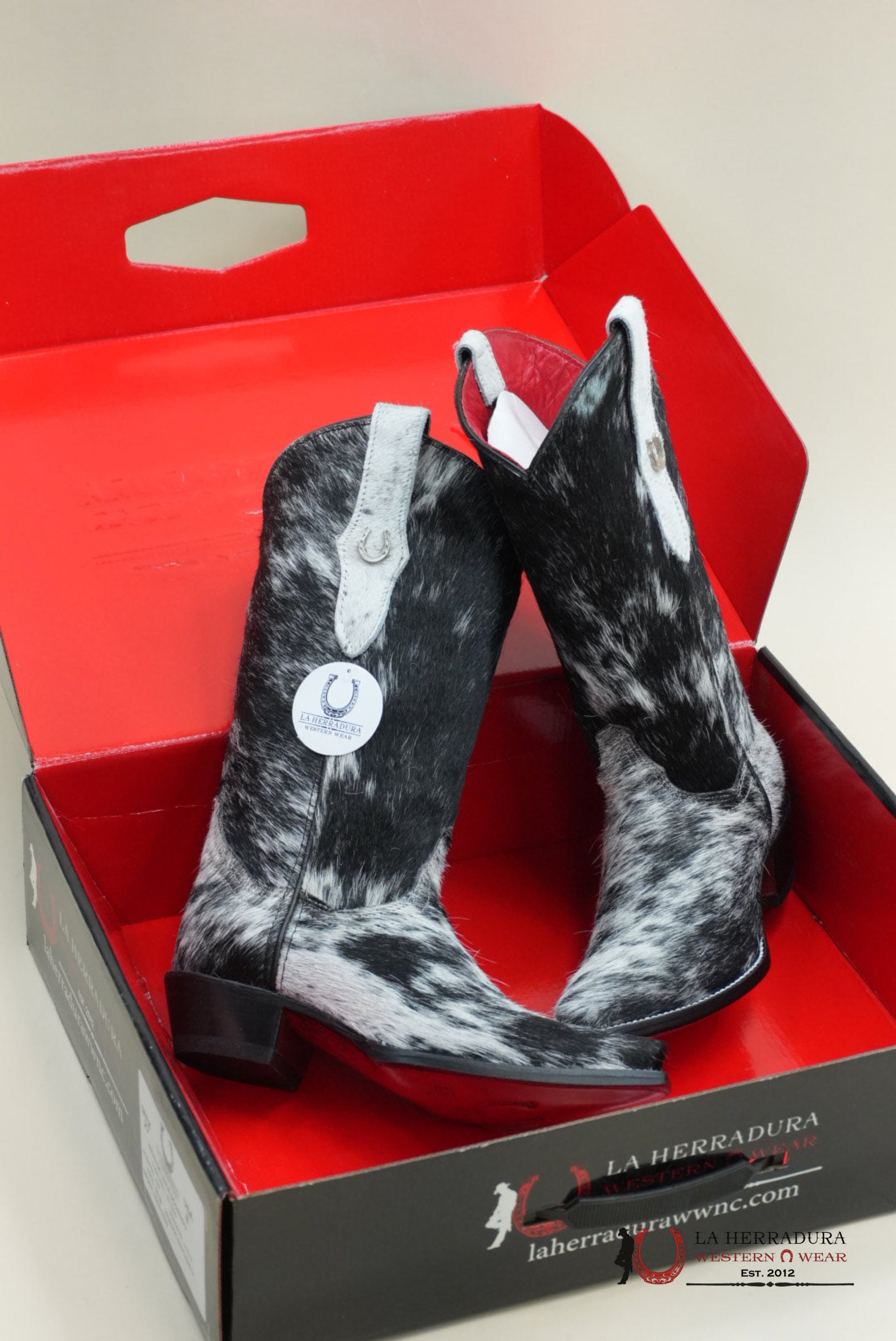 LA HERRADURA WOMEN PELO DE VACA BLANCO/NEGRO RED BOTTOM CHEROKEE NEGRO BOOT POINT TOE EVERY PAIR IS UNIQUE BOTAS MUJERES