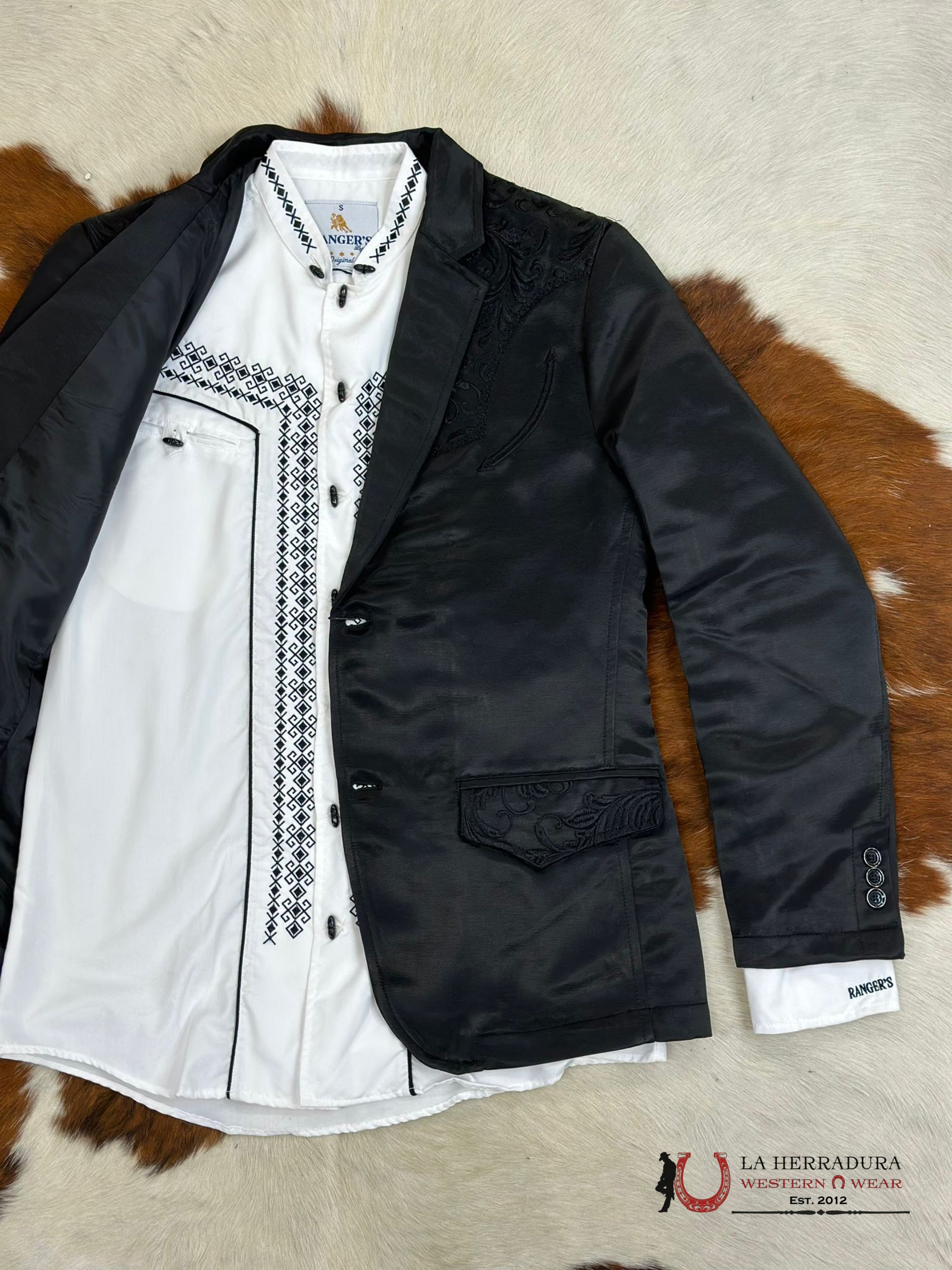 Lamasini Black Embroidered Smooth Blazer Lam505-2147 Ropa Hombres