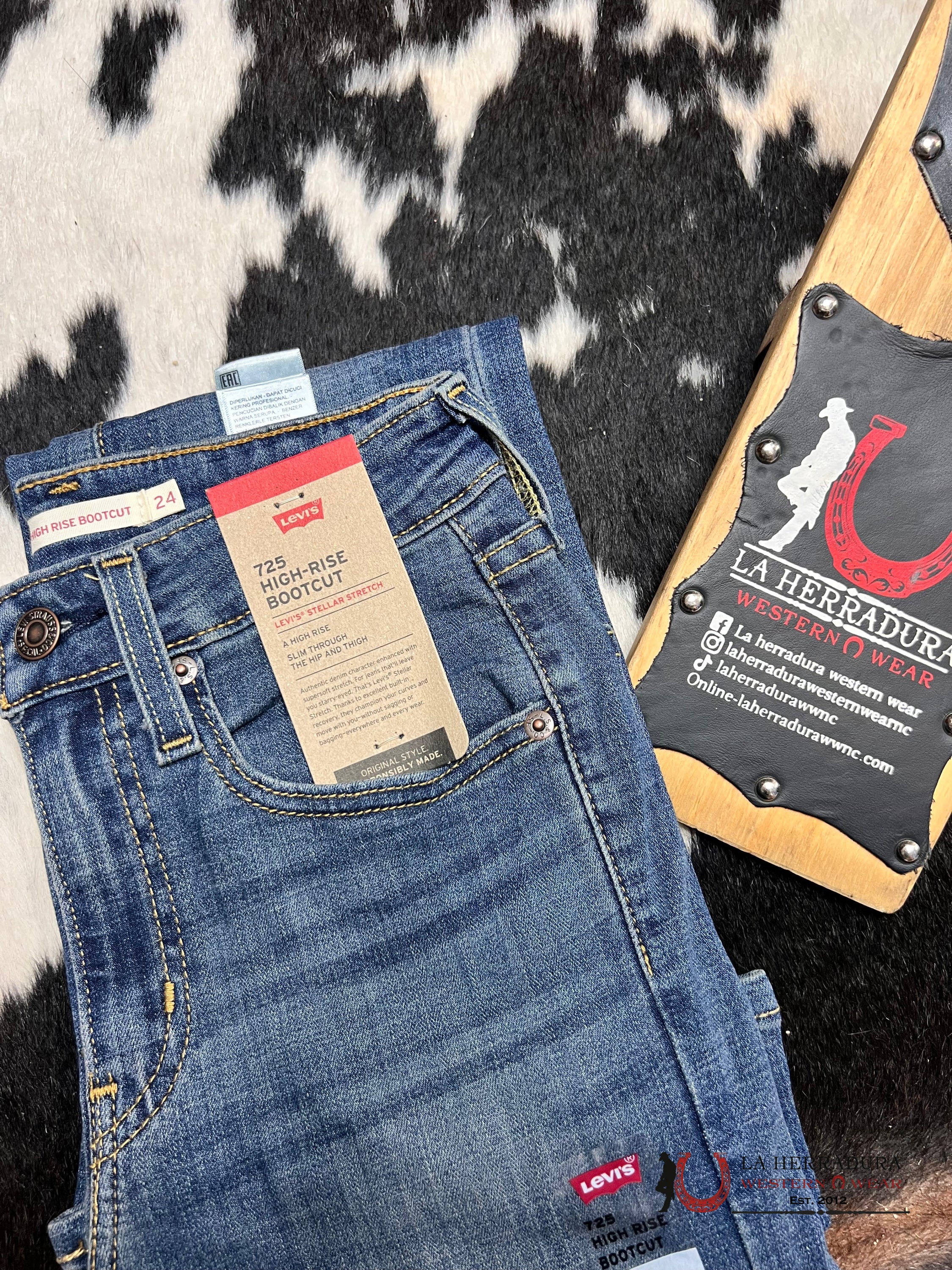 Levi’s 725 Stellar Stretch High-Rise Bootcut- Semi-Light Denim Ropa Mujeres