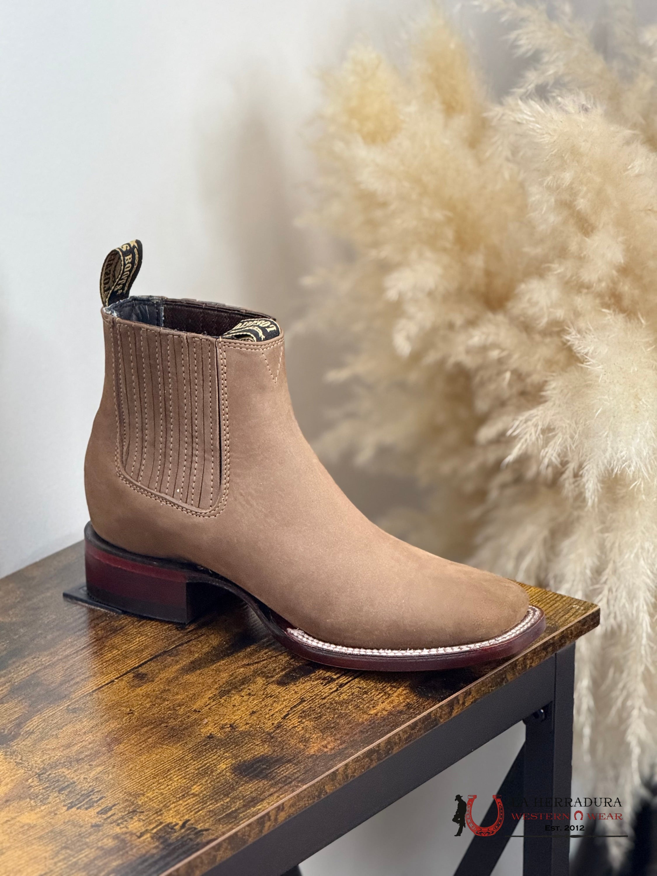 LOS ALTOS SHORT BOOT NOBUCK TAUPE SQ. TOE -82B6361 BOTAS HOMBRES