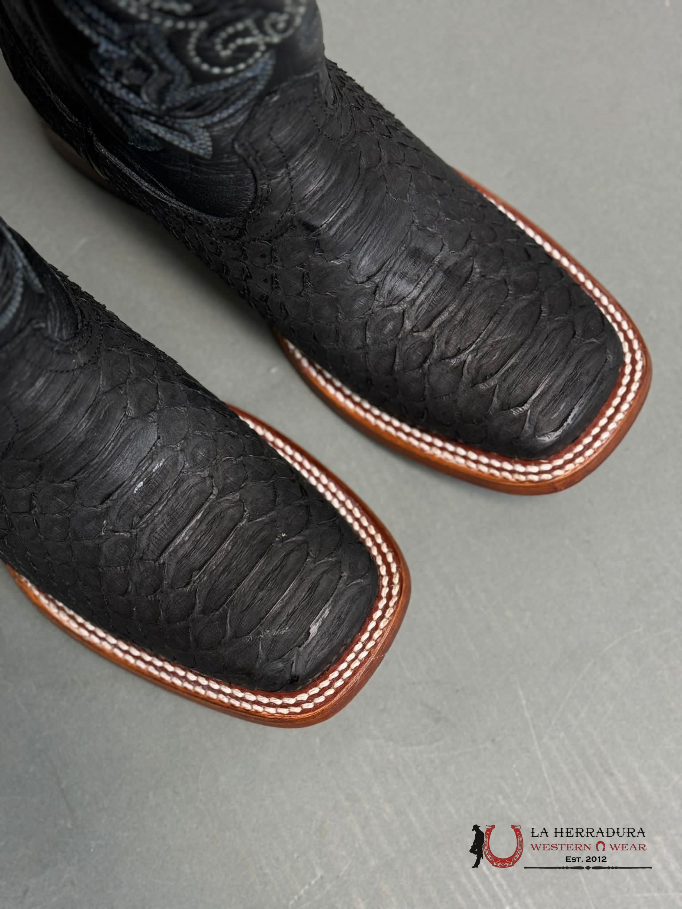 Los Altos Wide Square Toe Python Nobuck Black Botas Mujeres