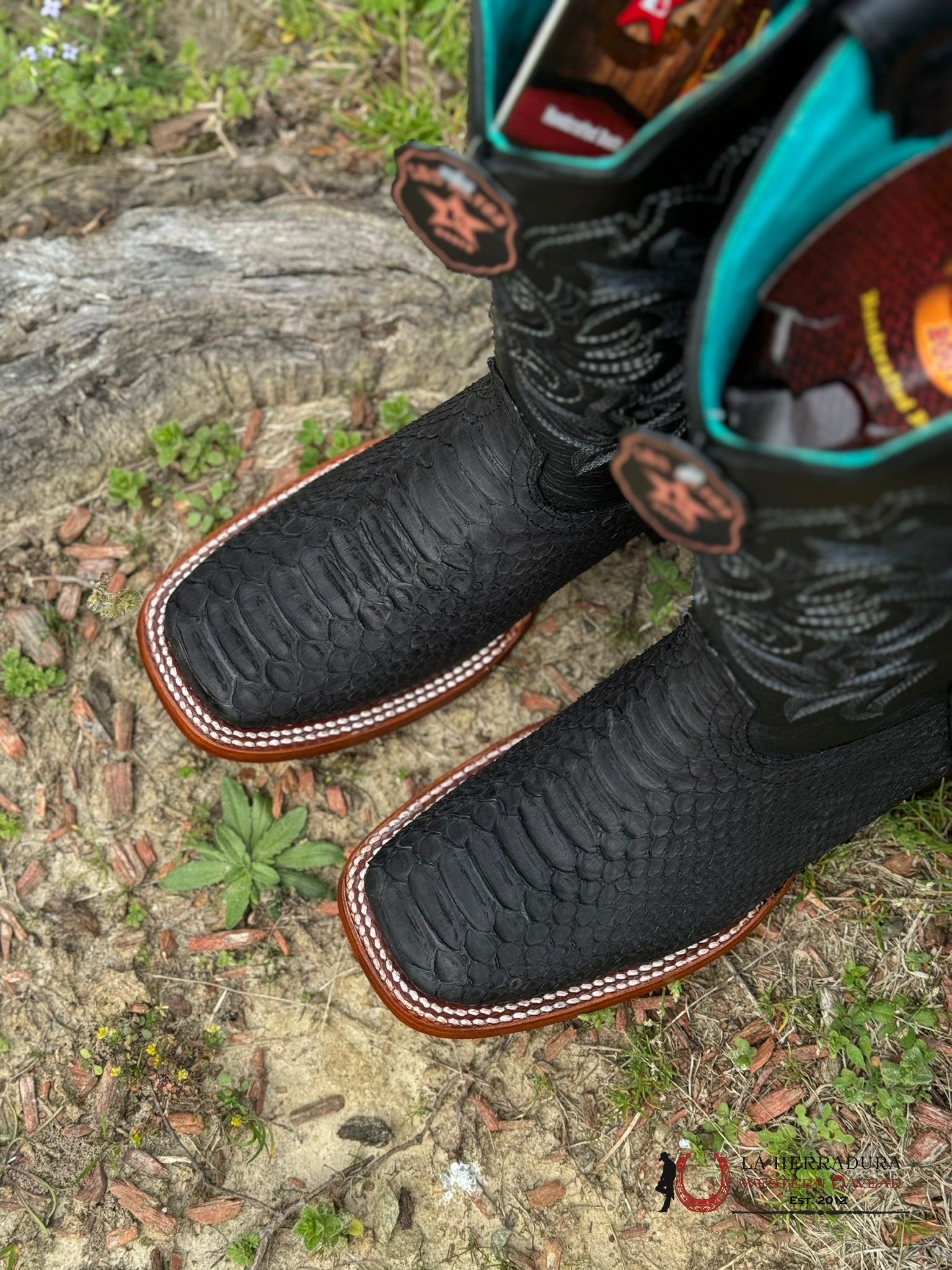 Los Altos Wide Square Toe Python Nobuck Black Botas Mujeres