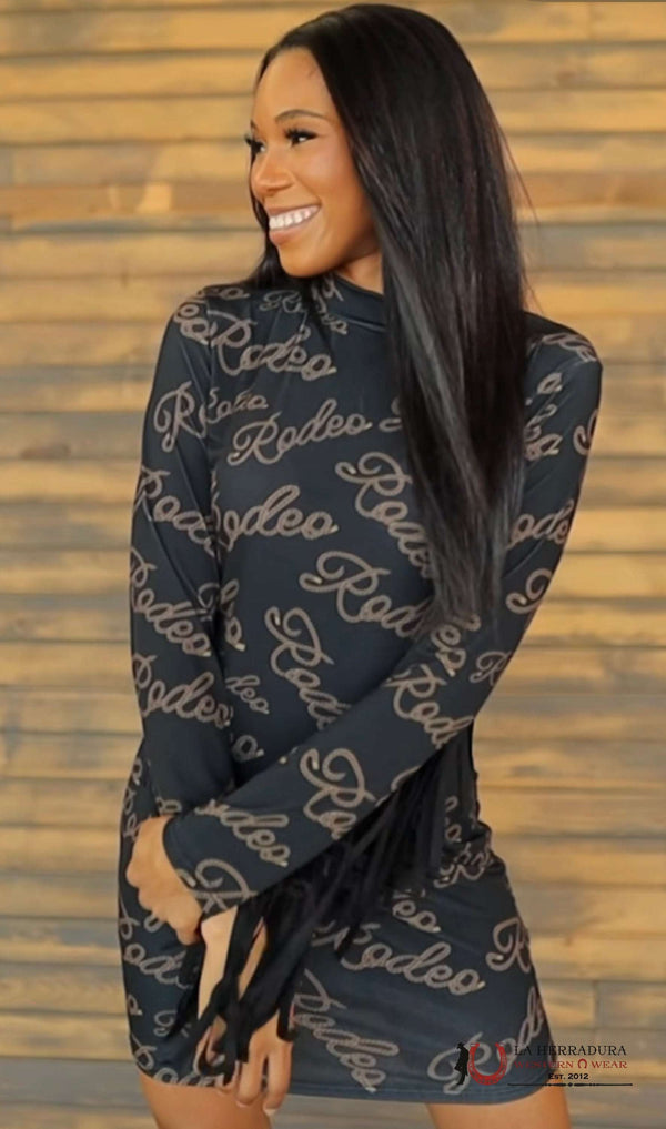 Vestido de manga larga negro con flecos "Lucky And Blessed"