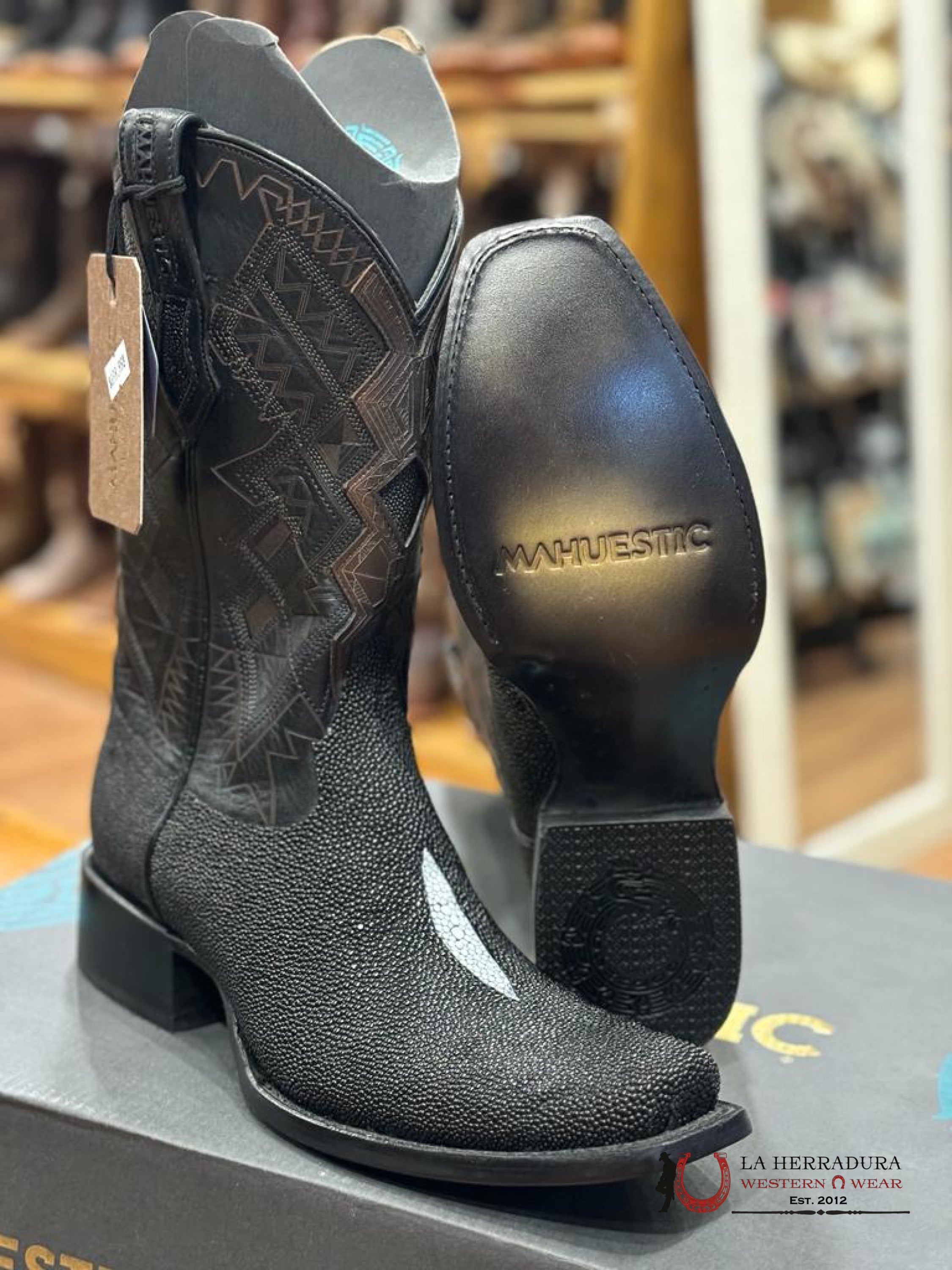 MAHUESTIC STINGRAY BLACK NARROW SQ. TOE -NAE0701