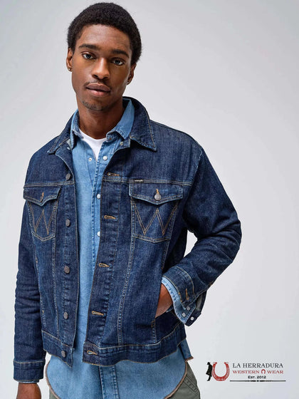 Chaqueta vaquera Wrangler® Classic para hombre en lavado oscuro