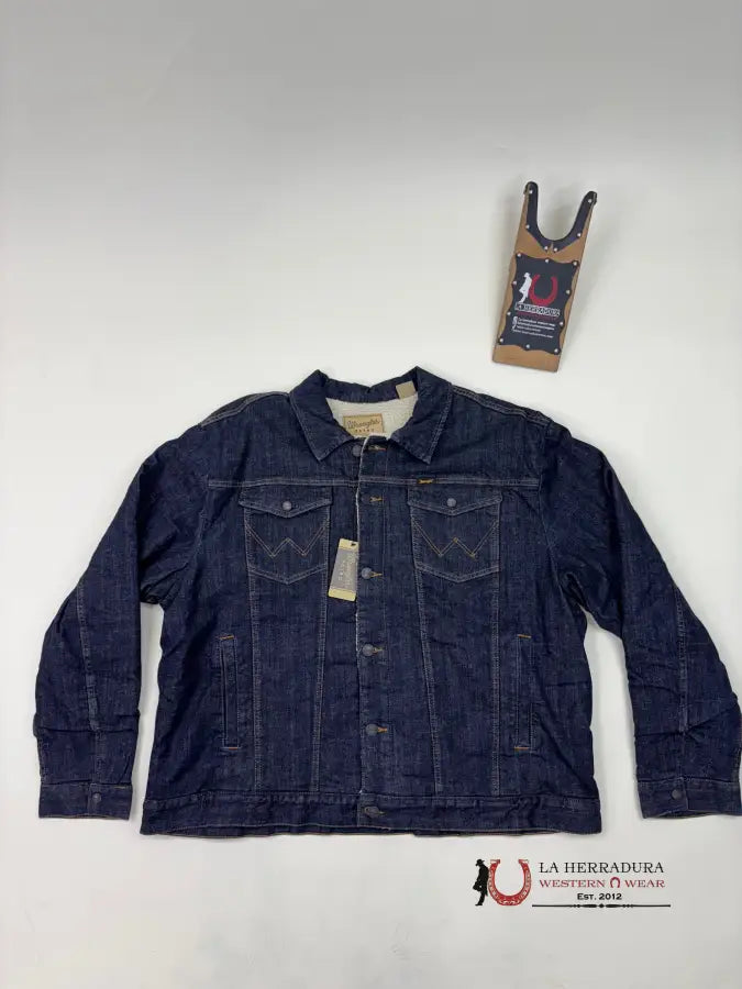 Men’s Wrangler® Classic Denim Trucker Jacket In Dark Wash Ropa Hombres