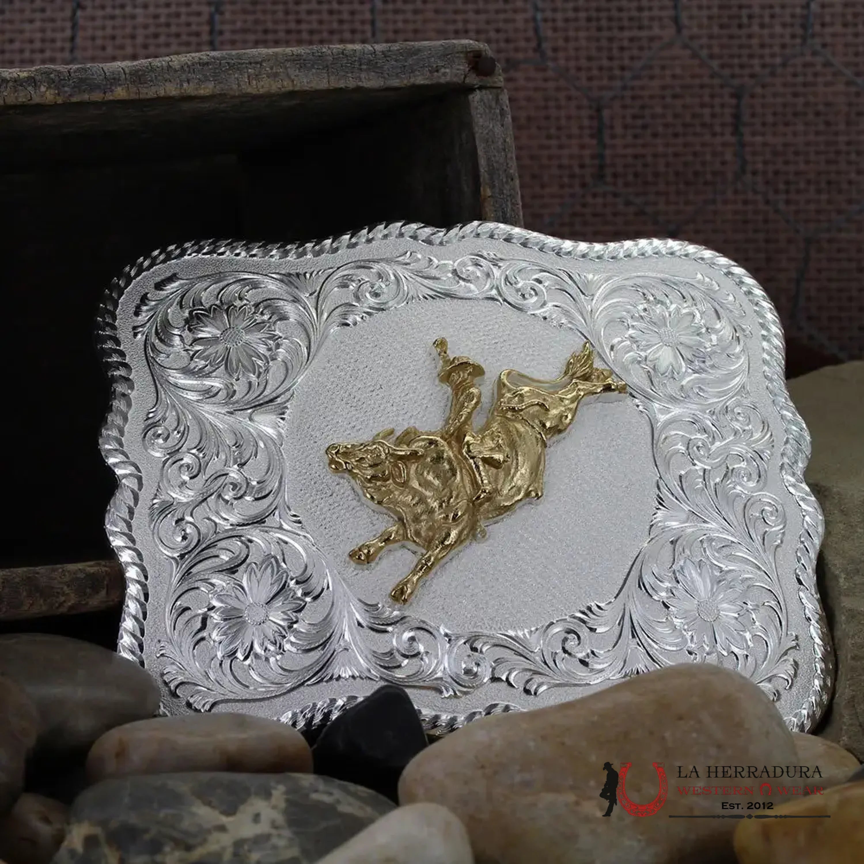 MONTANA SILVERSMITH SCALLOPED SILVER WESTERN BELT BUCKLE WITH BULL RIDER ACCESORIOS
