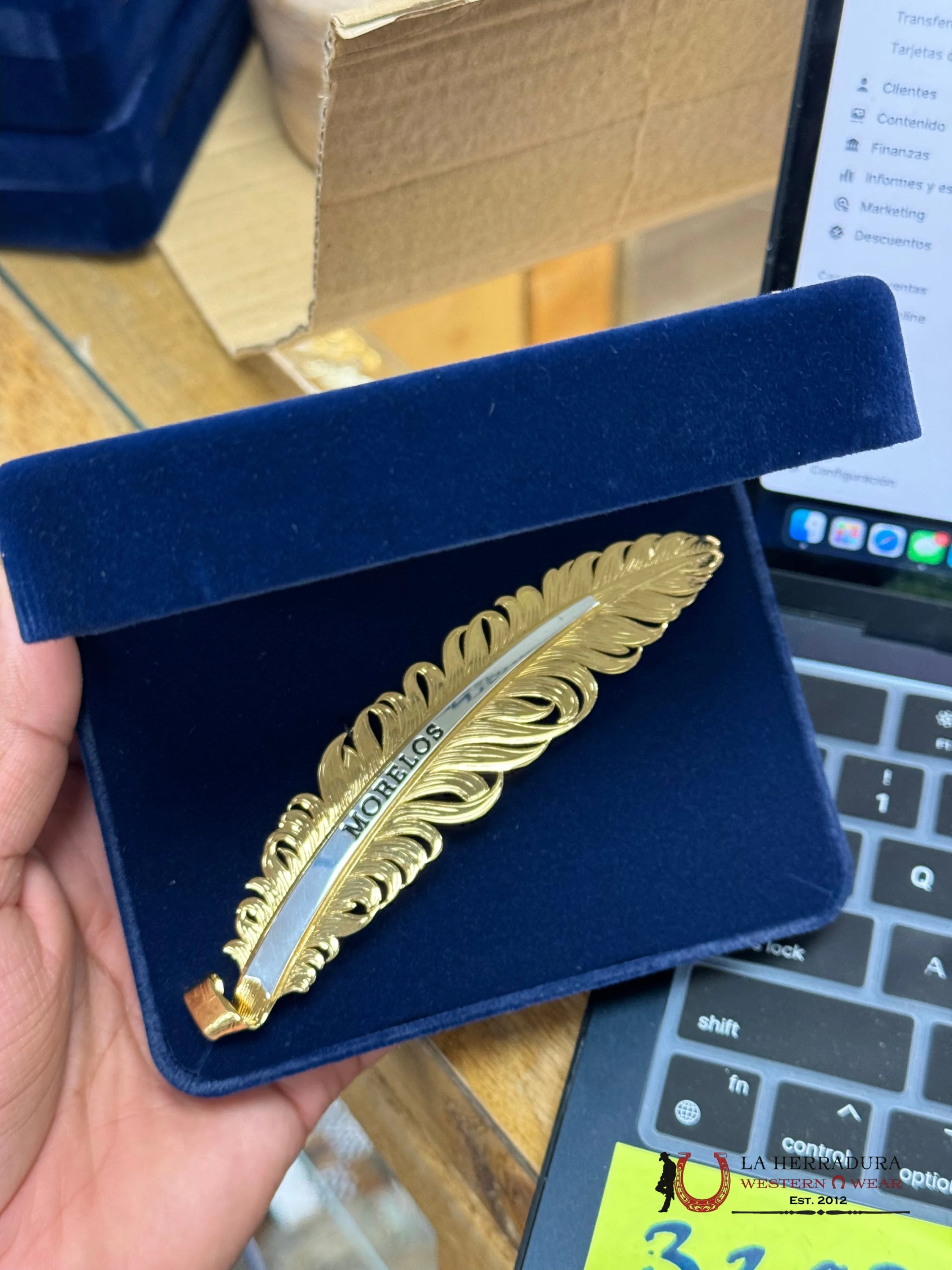 Montana Hat Feather Dorado Morelos Accesorios