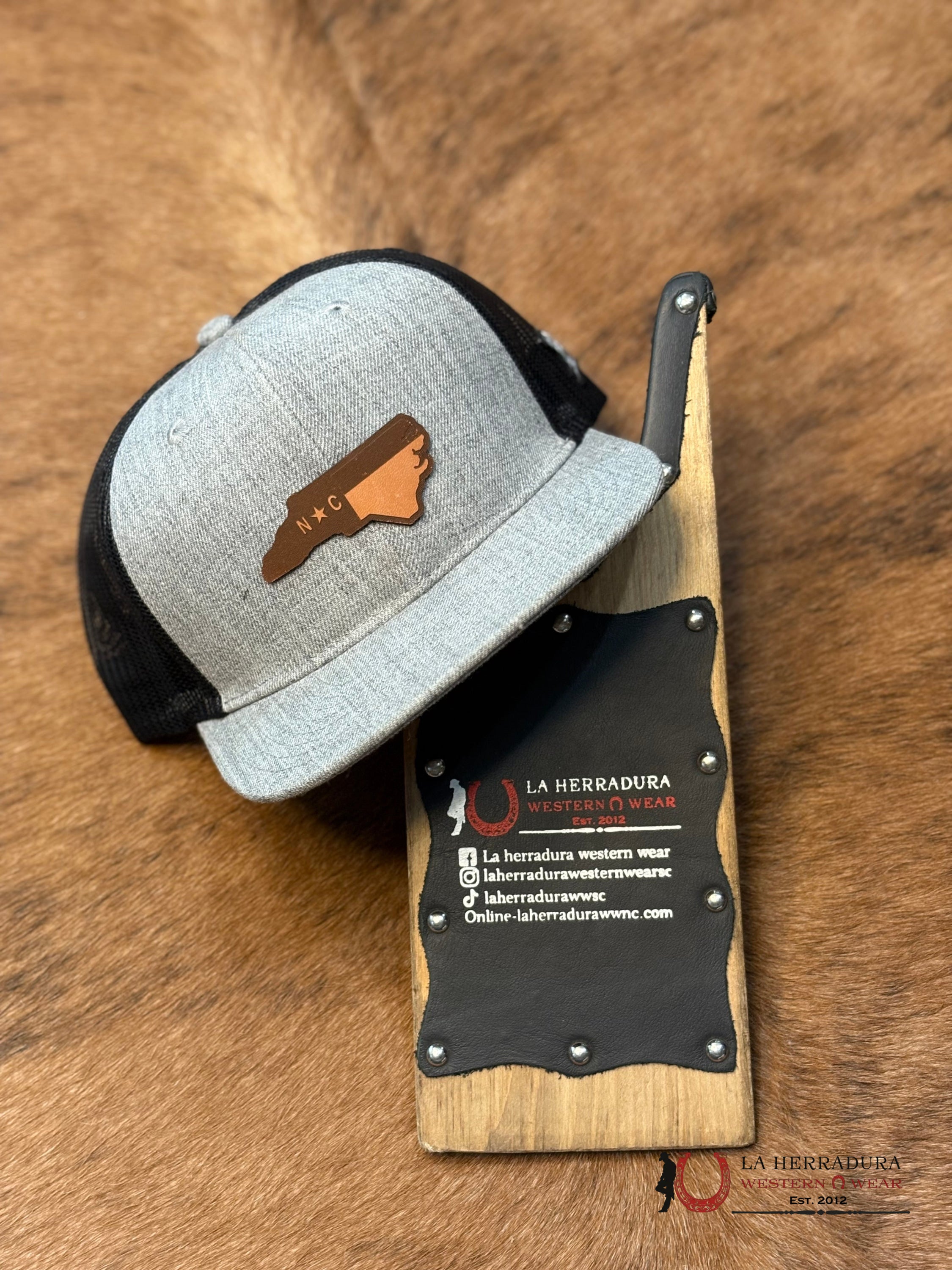 NC BROWN FLAG BLACK /WHITE CAP