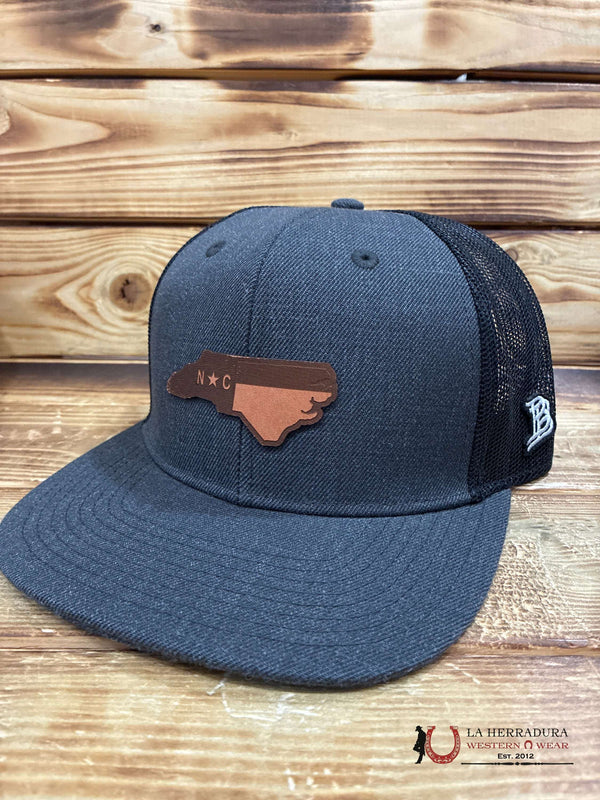 GORRA NC CON PARCHE DE CUERO CLARO