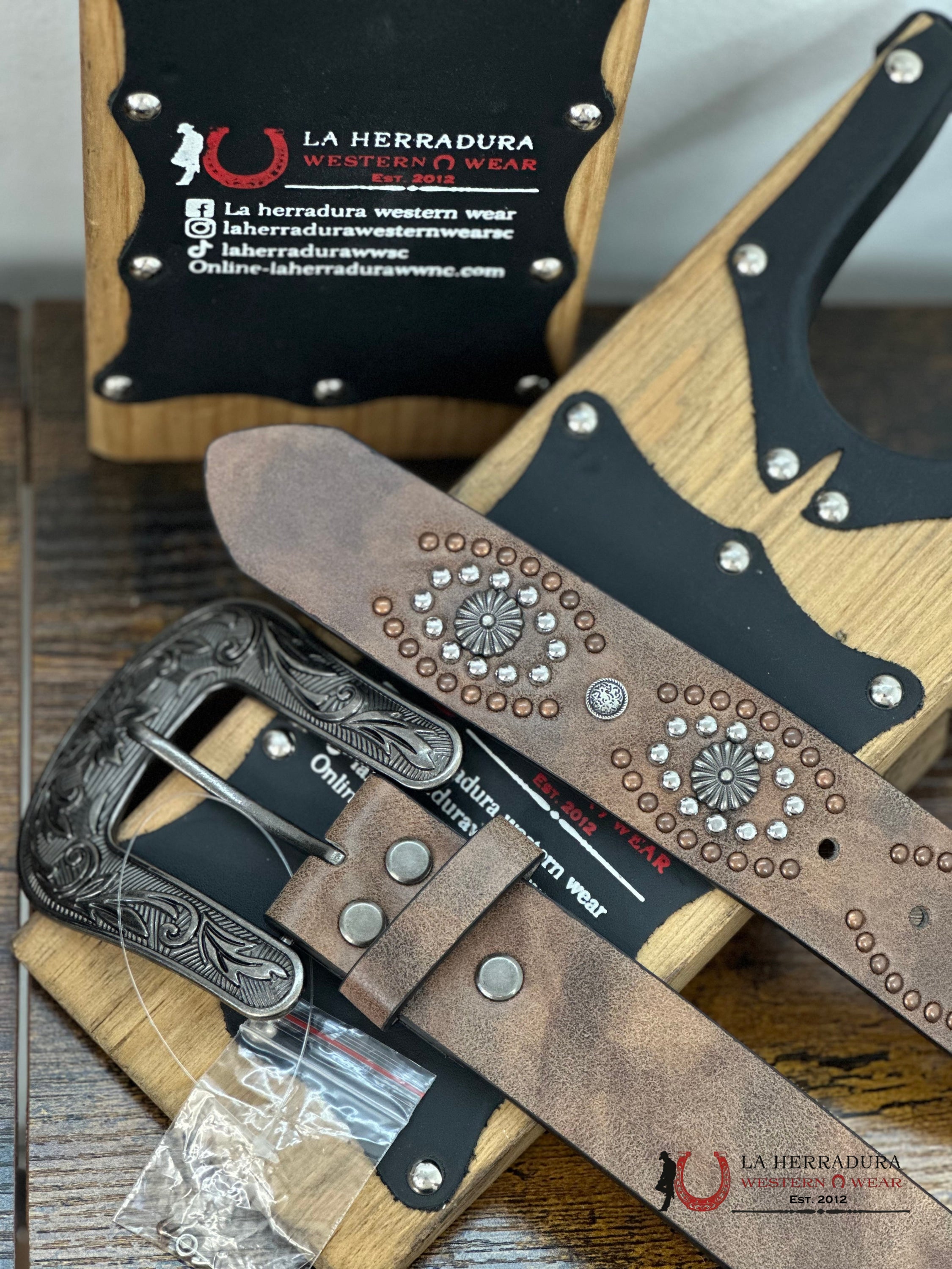 Nocona Brown Embellish Belt Cinturones Mujeres