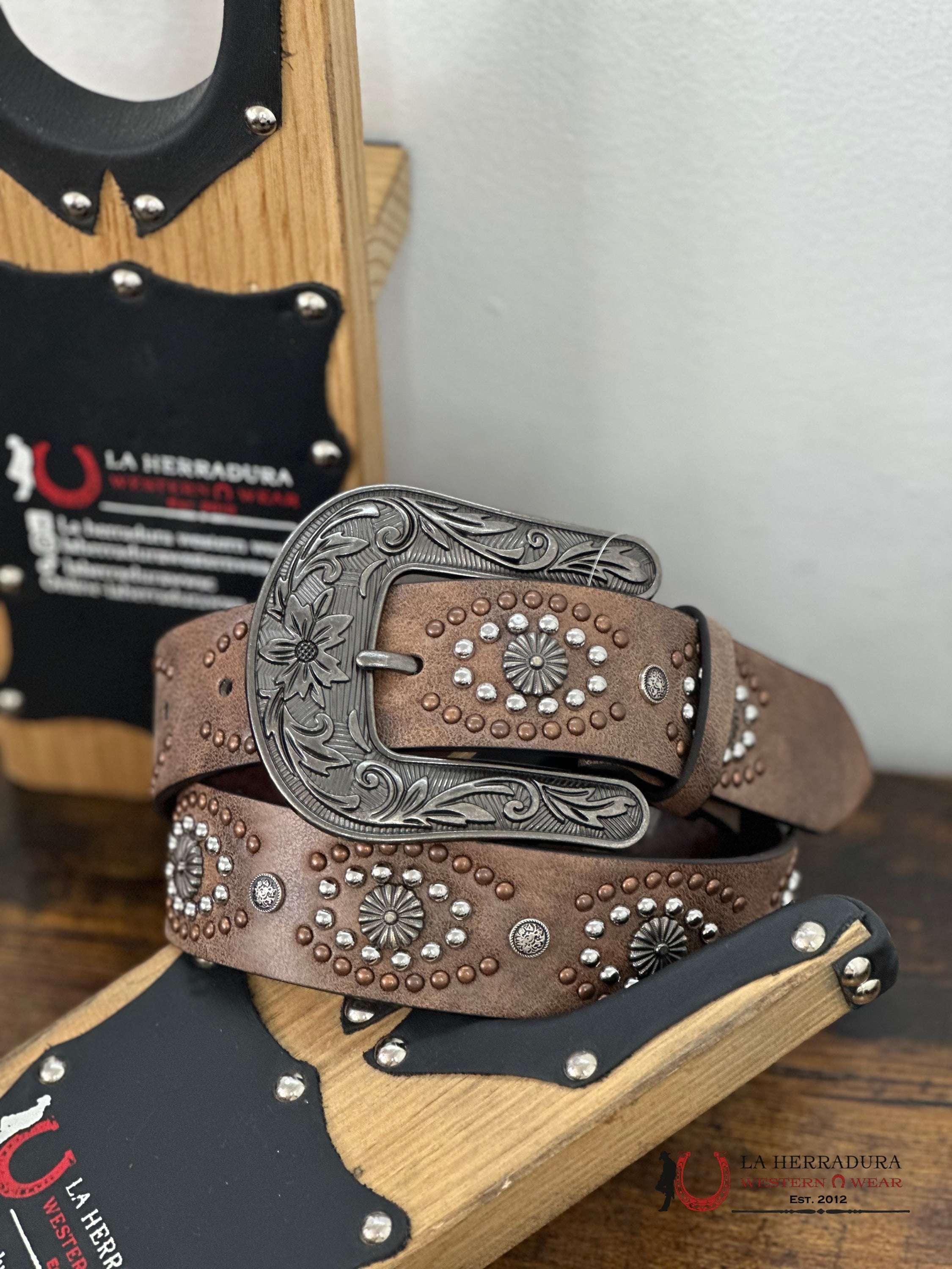 Nocona Brown Embellish Belt Cinturones Mujeres